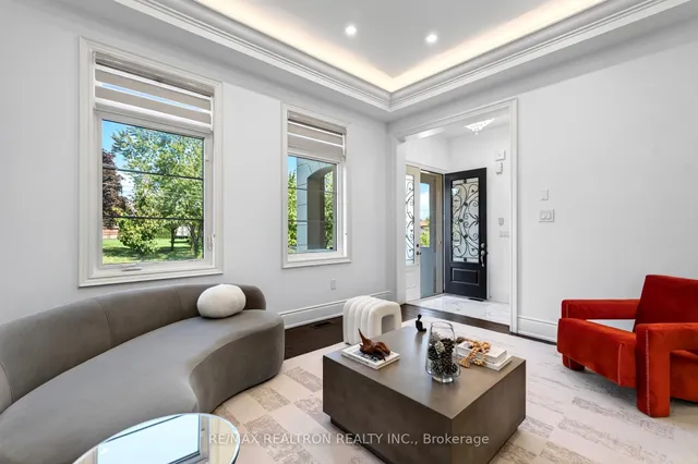 209 Hillsview Dr, Richmond Hill 3