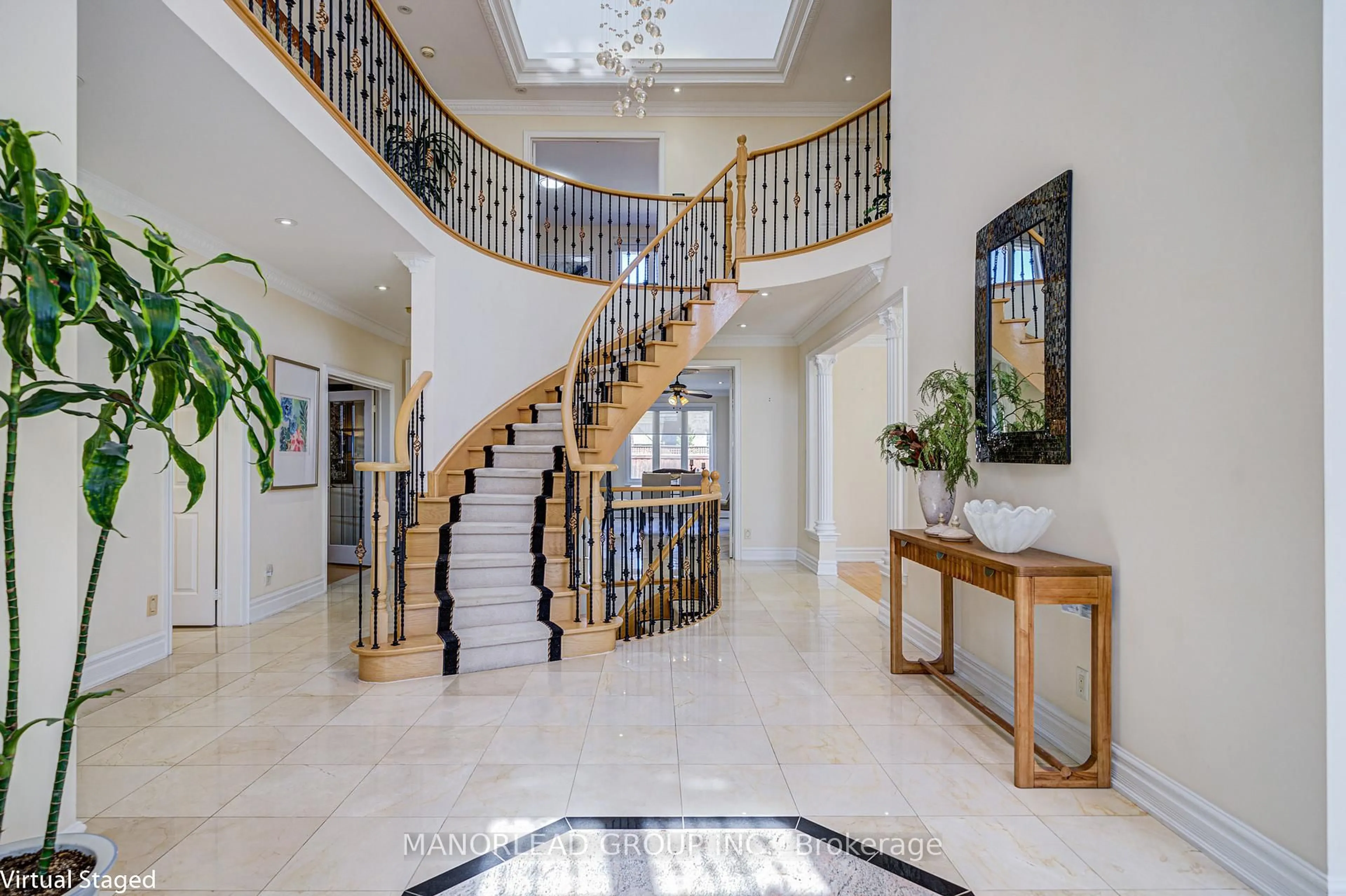 Indoor foyer for 57 Frybrook Cres, Richmond Hill Ontario L4B 4B9