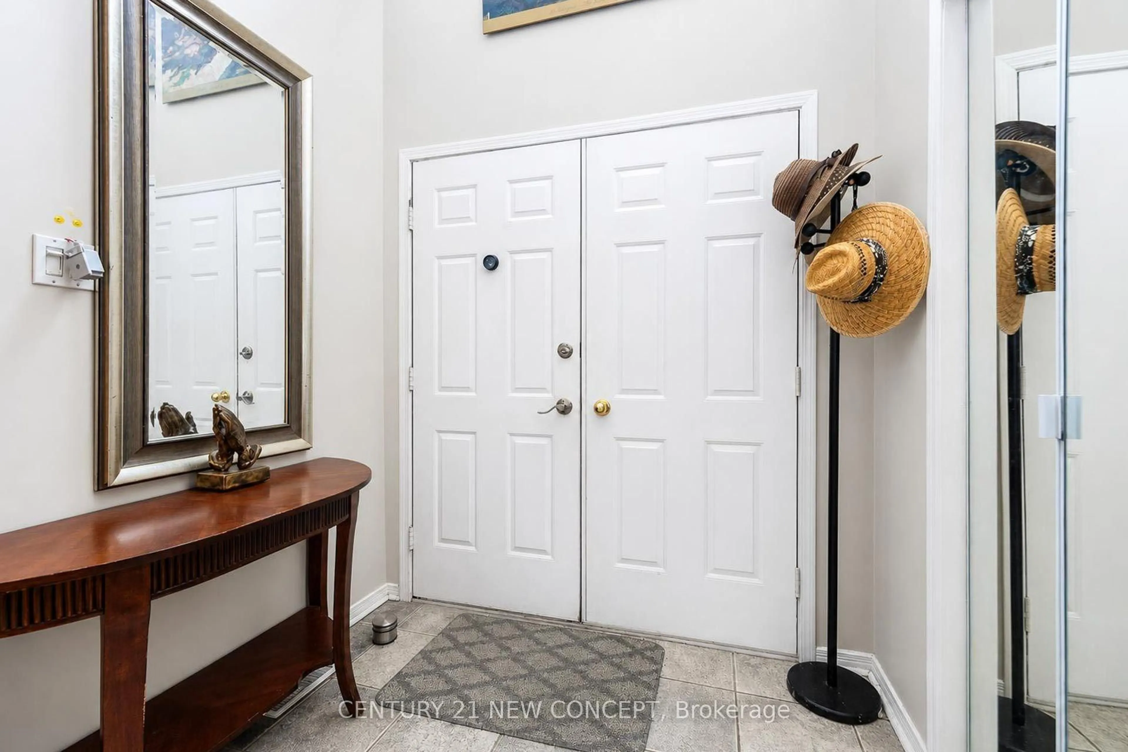 Indoor entryway for 8 Millcroft Way, Vaughan Ontario L4J 6P2