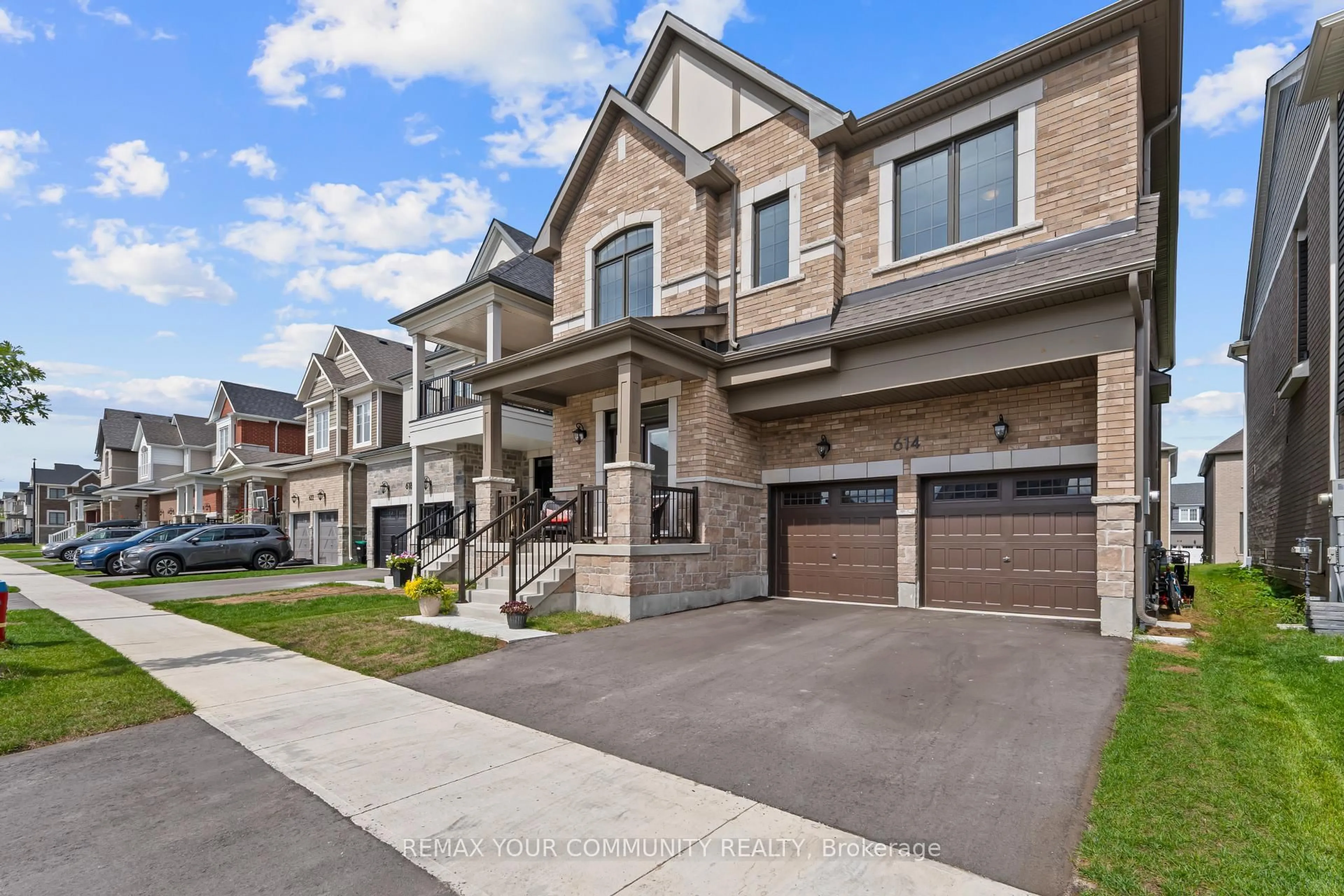 Home with brick exterior material, street for 614 Newlove St, Innisfil Ontario L9S 0S2