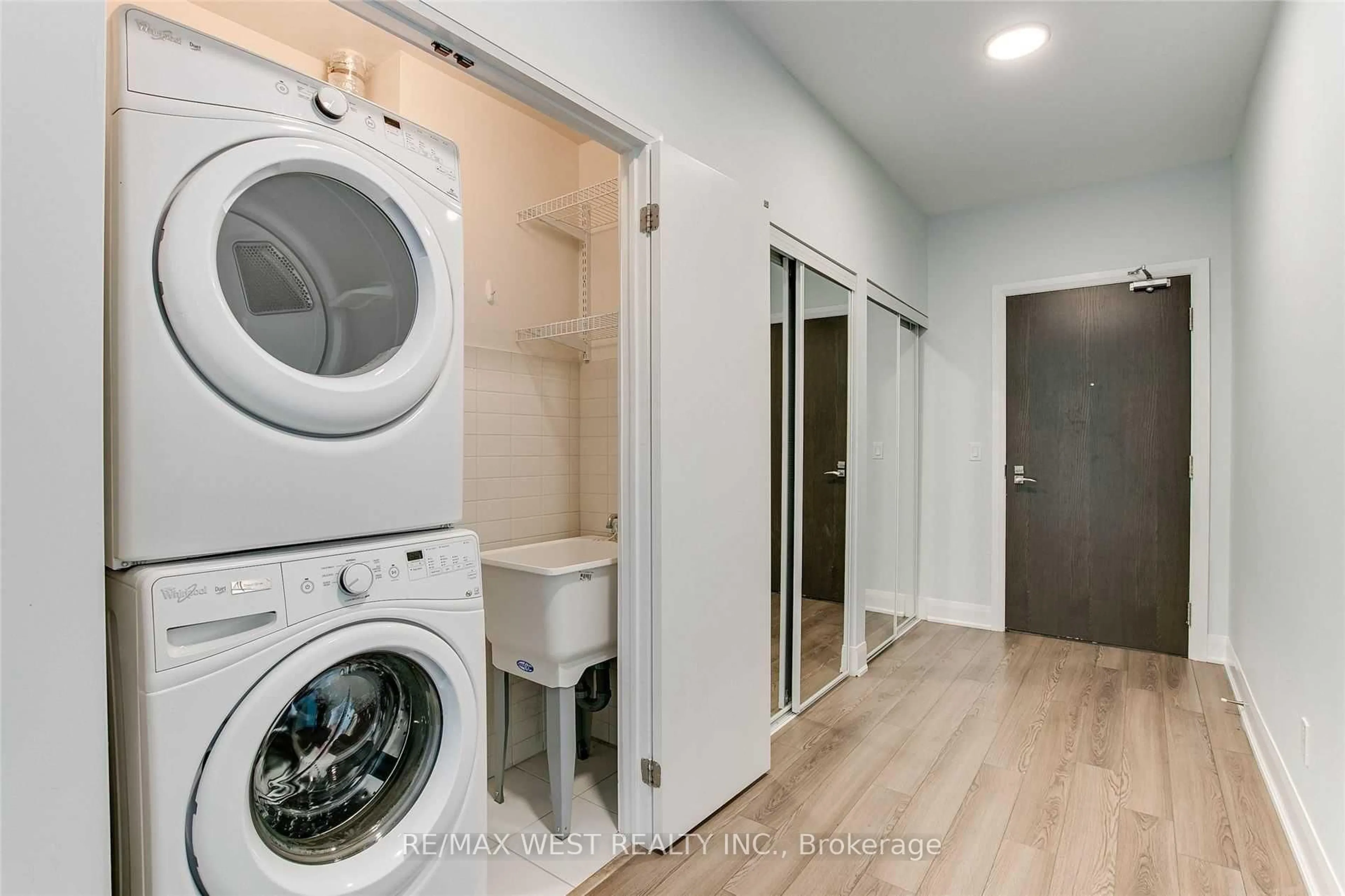 Laundry room for 2900 Highway 7 #3203, Vaughan Ontario L4K 0G3