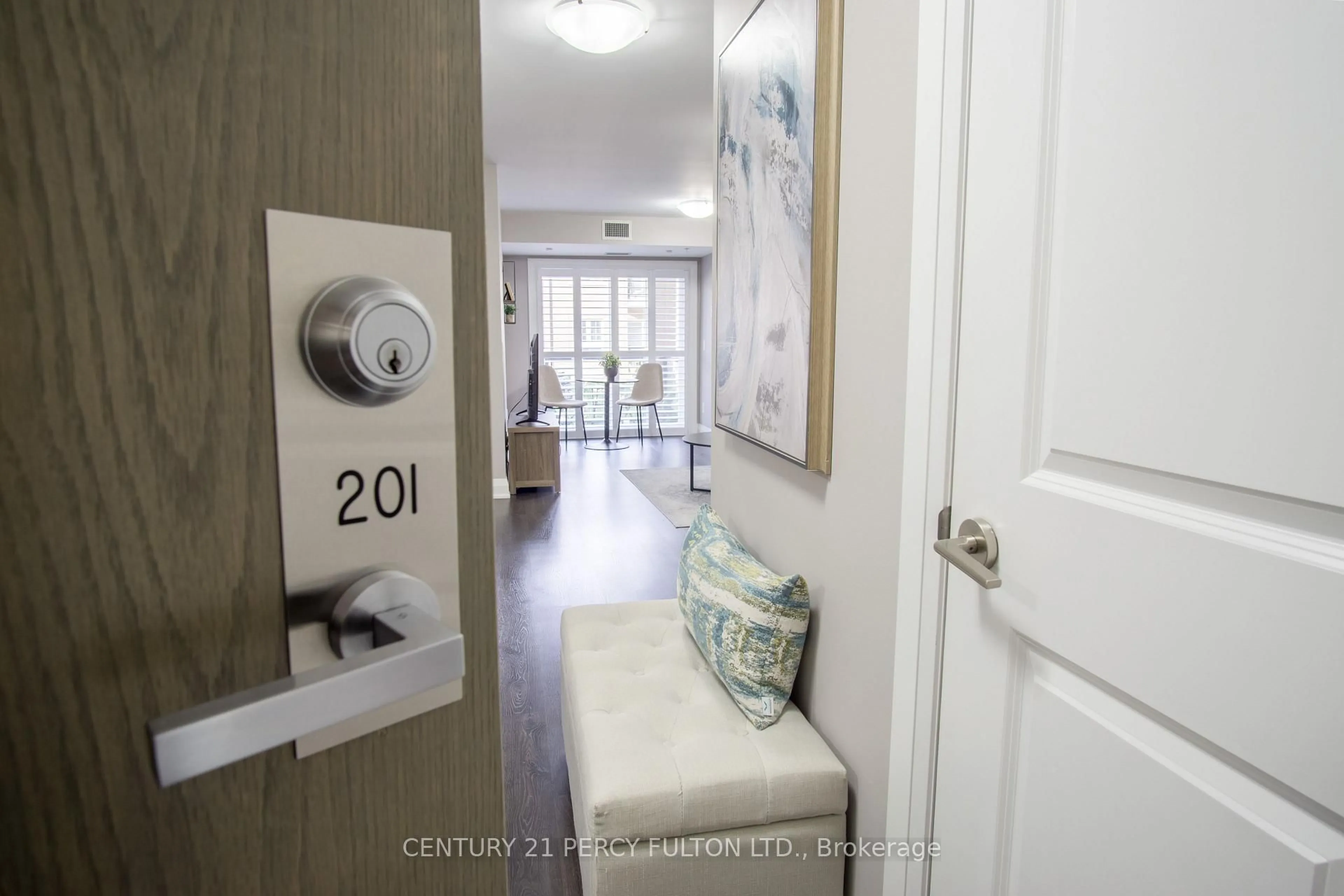 Indoor entryway for 481 Rupert Ave #201, Whitchurch-Stouffville Ontario L4A 1Y7