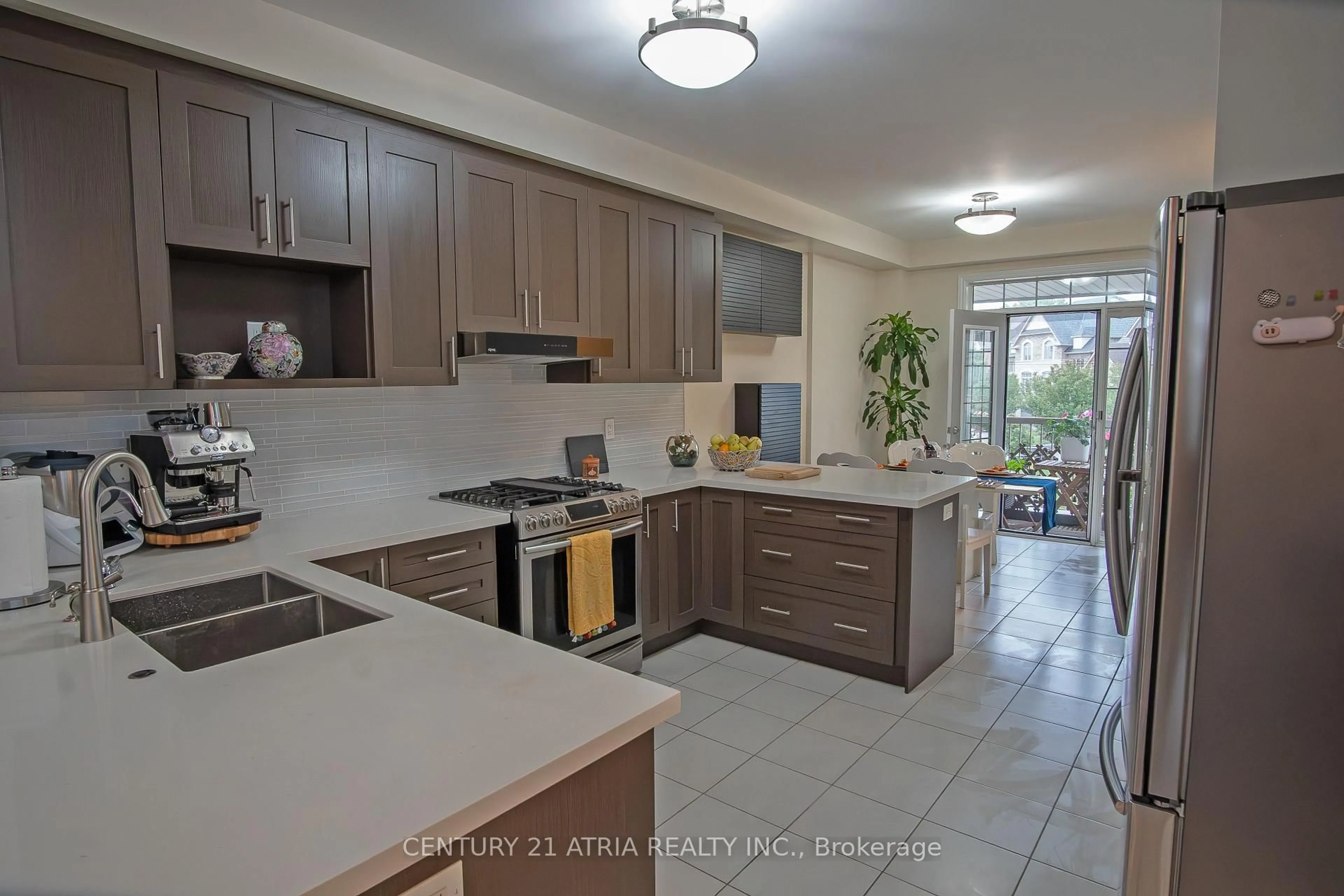 Standard kitchen, ceramic/tile floor for 10951 Woodbine Ave, Markham Ontario L6C 0X4