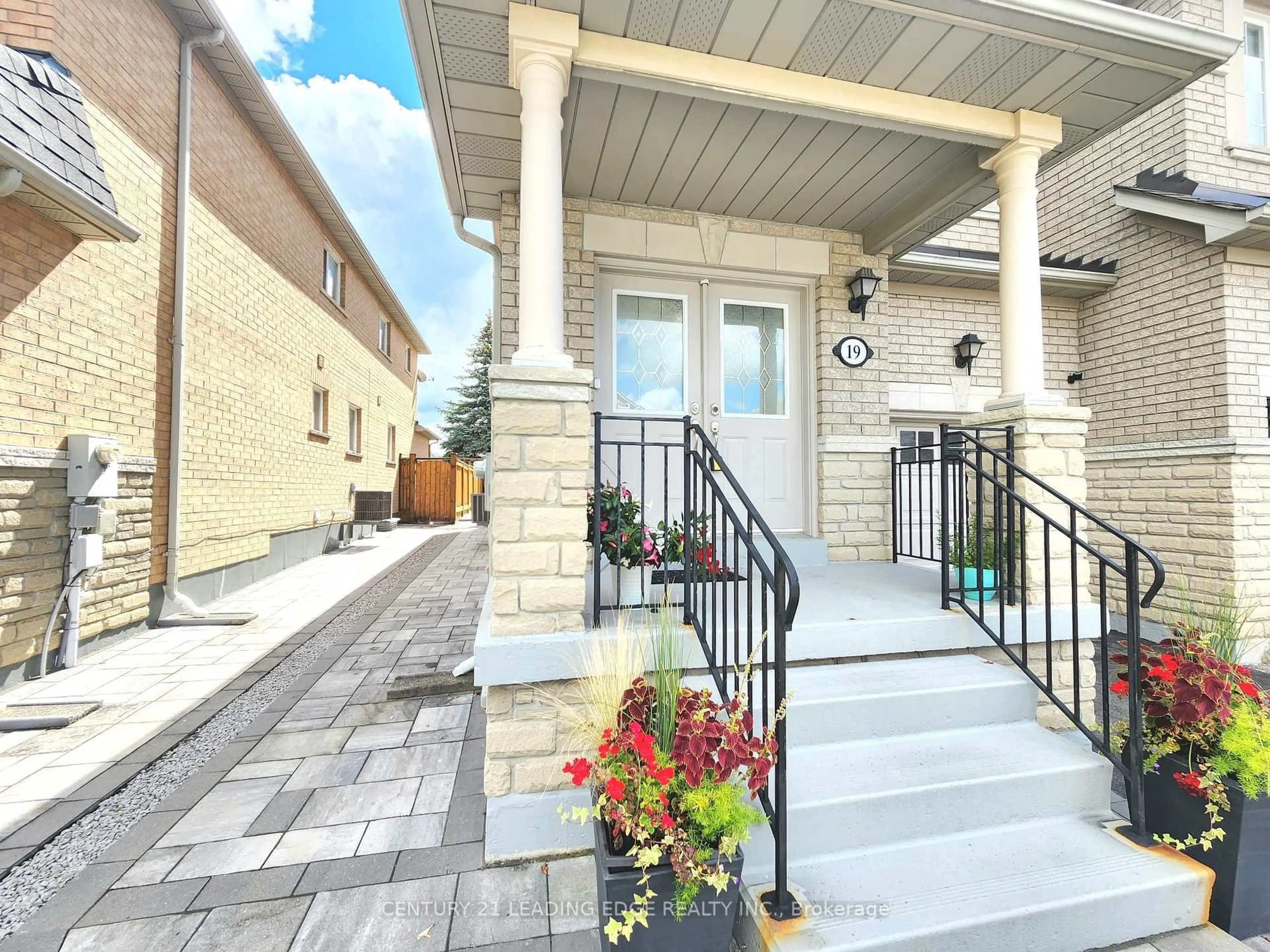 Unknown for 19 Kingly Crest Way, Vaughan Ontario L4H 1M8