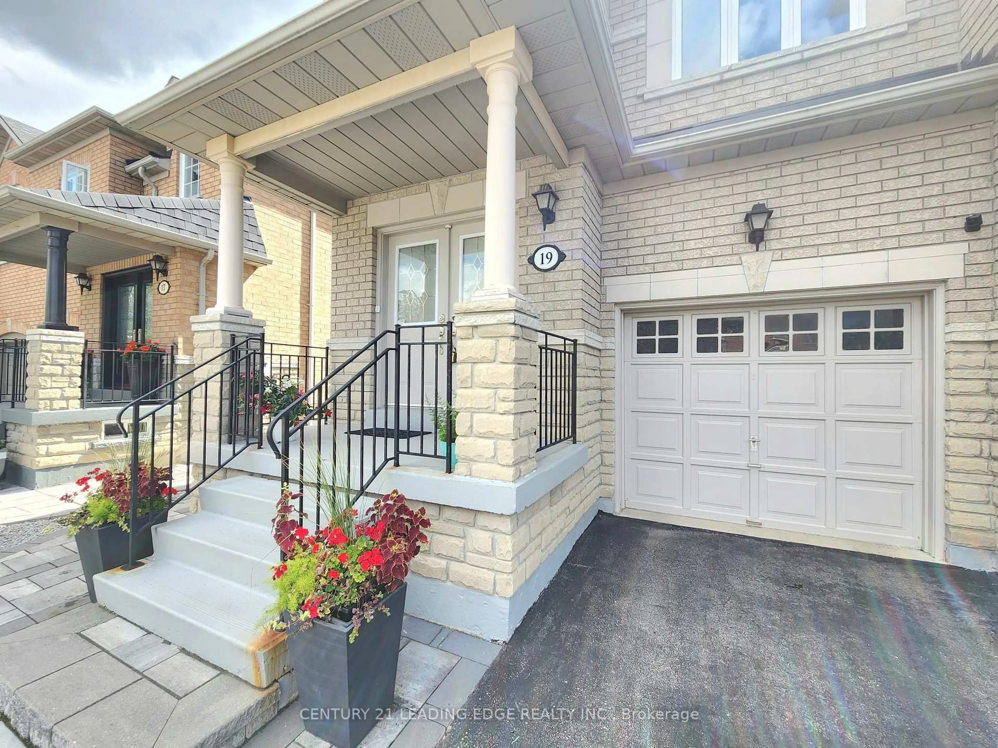 Unknown for 19 Kingly Crest Way, Vaughan Ontario L4H 1M8