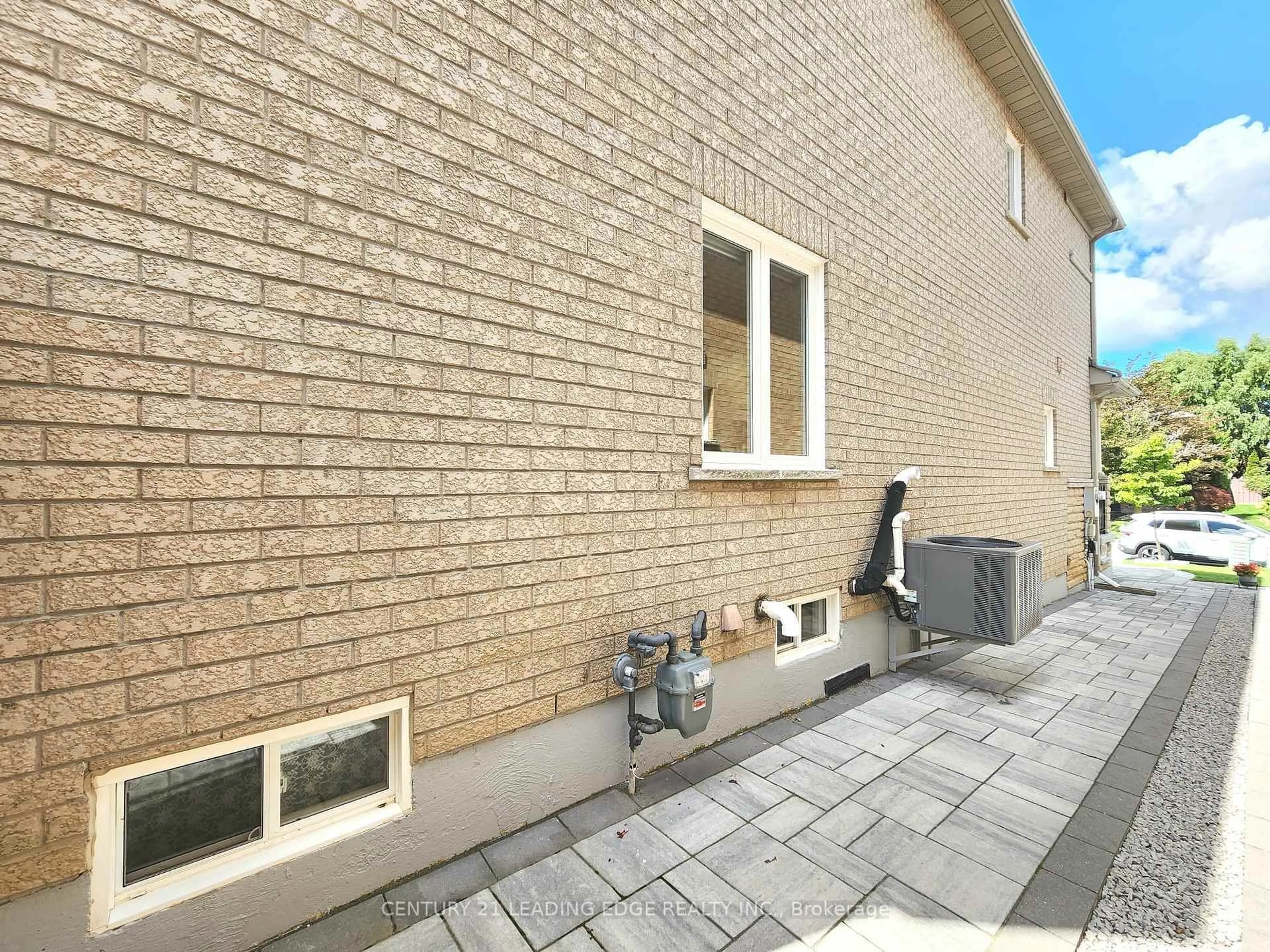 Patio, street for 19 Kingly Crest Way, Vaughan Ontario L4H 1M8