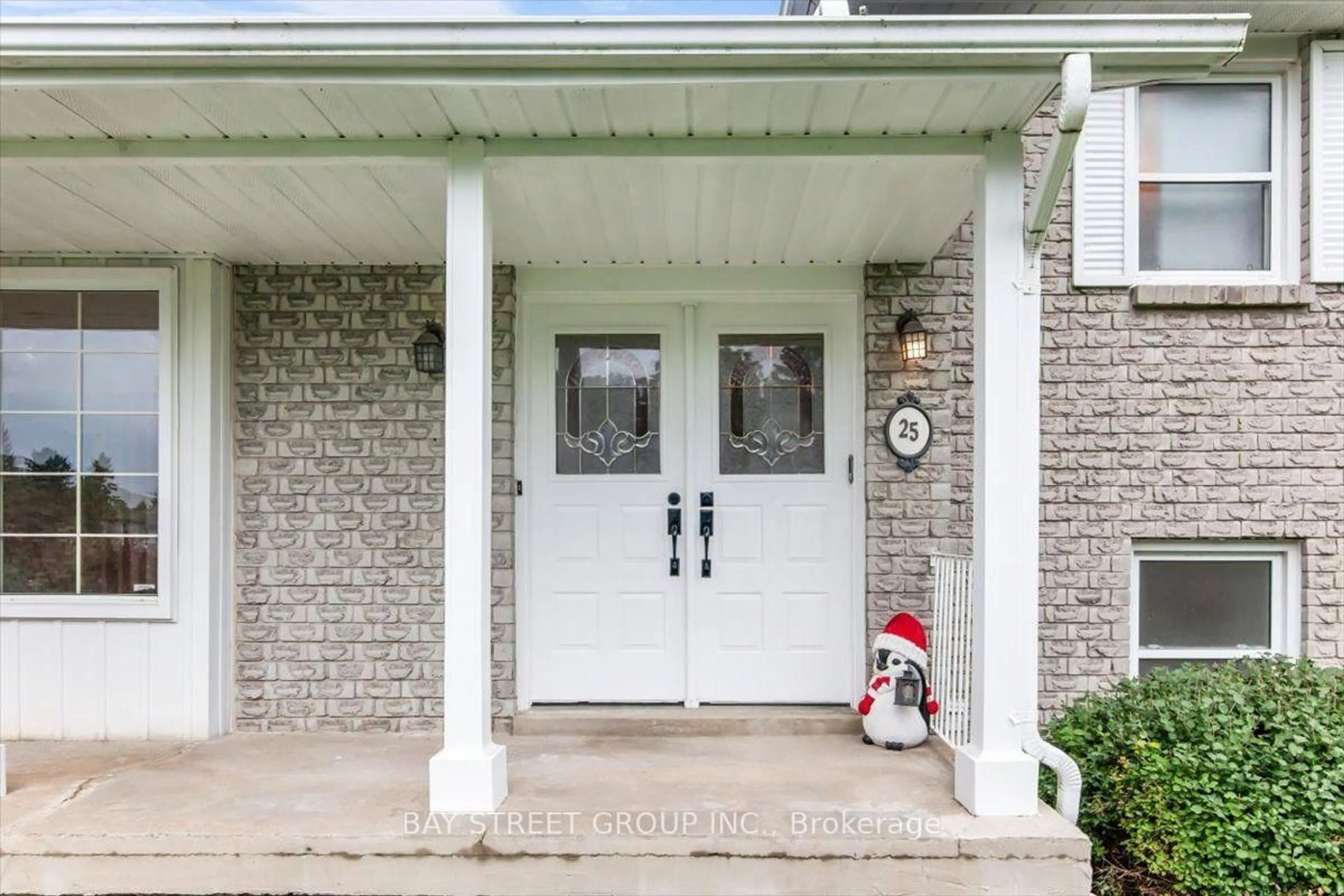 Indoor entryway for 25 Marjorie Dr, Whitchurch-Stouffville Ontario L4A 2C8