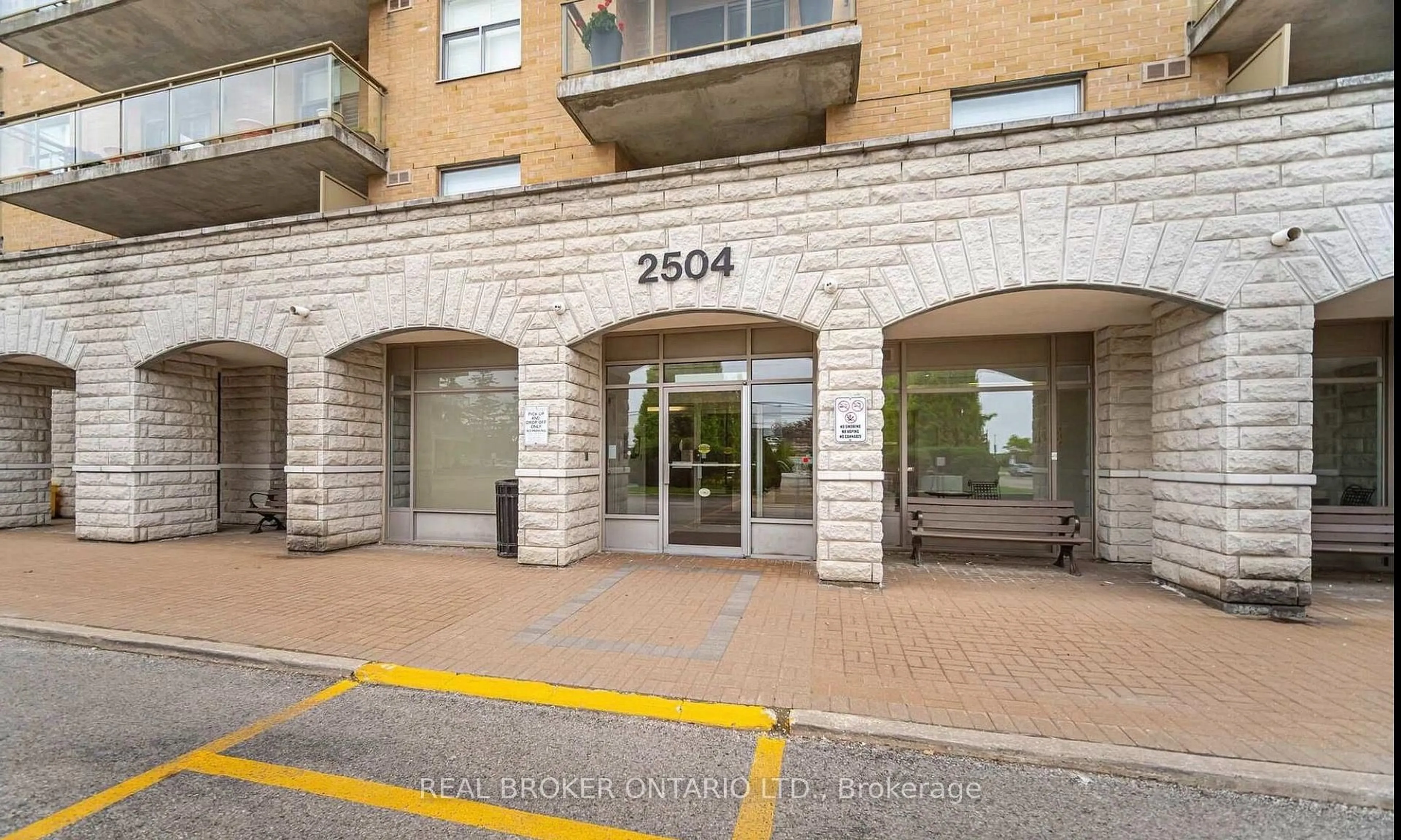Indoor foyer for 2504 Rutherford Rd #314, Vaughan Ontario L4K 5N5