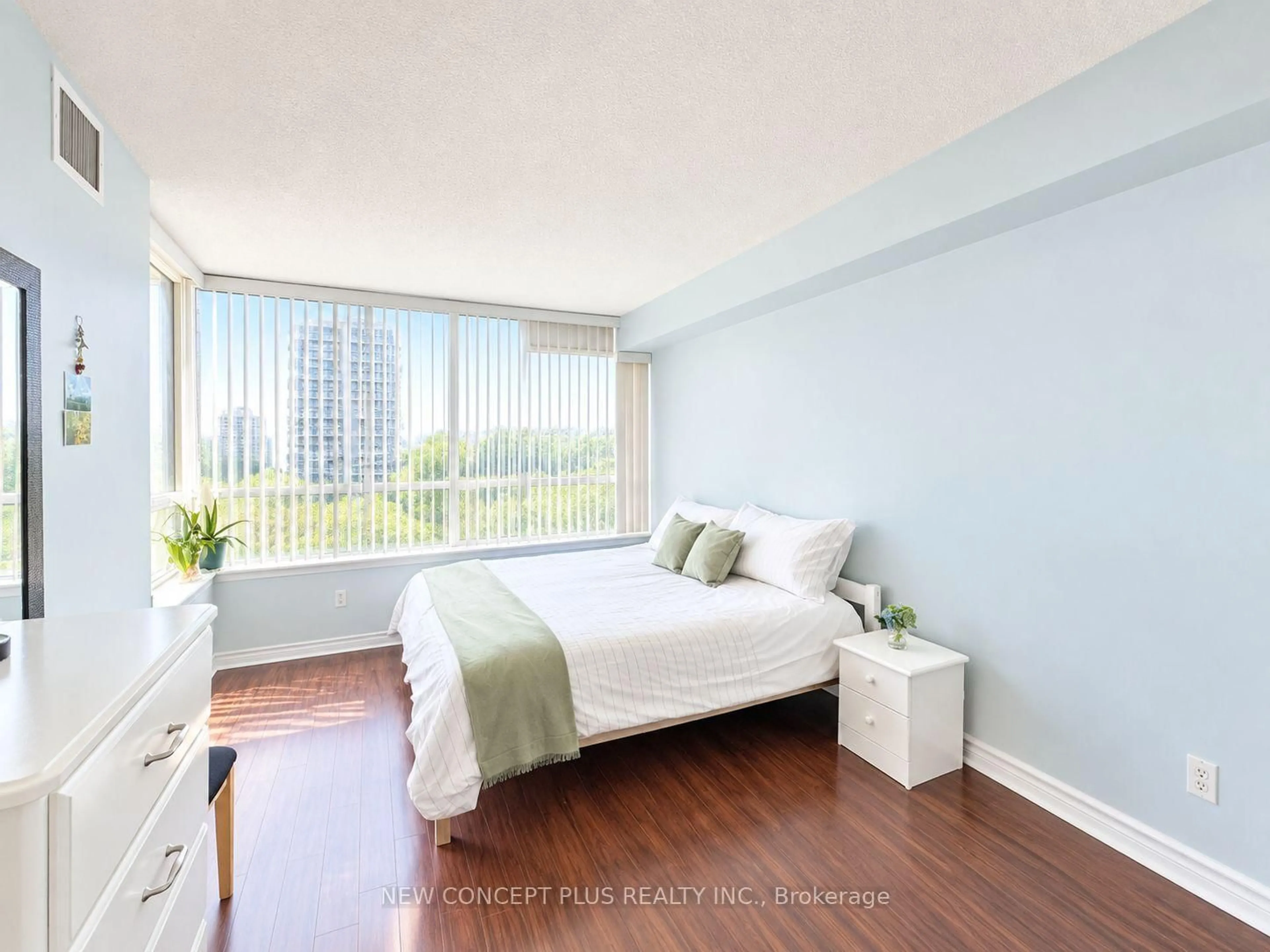 Bedroom with bed, unknown for 91 Townsgate Dr #506, Vaughan Ontario L4J 8E8
