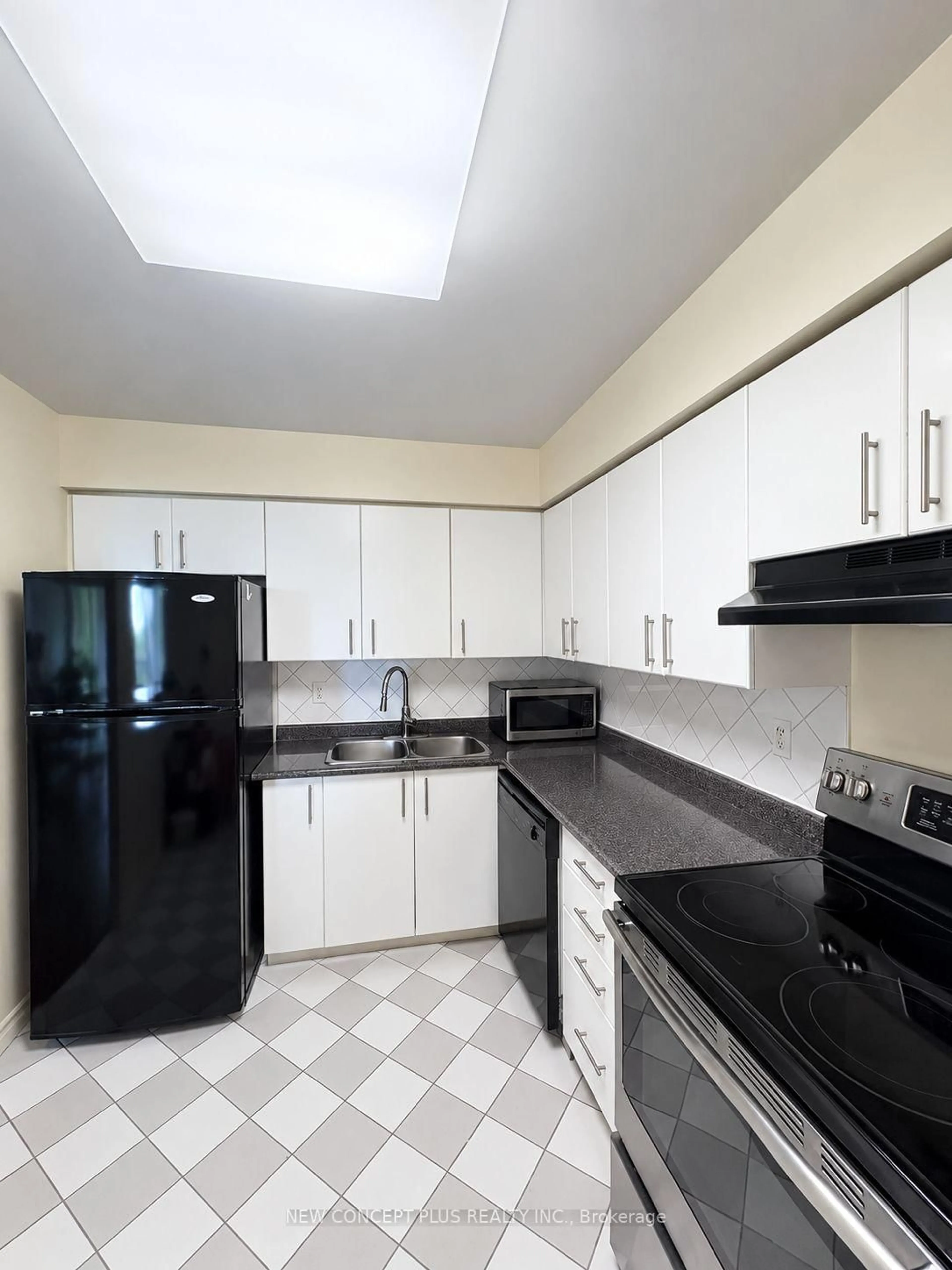 Standard kitchen, unknown for 91 Townsgate Dr #506, Vaughan Ontario L4J 8E8