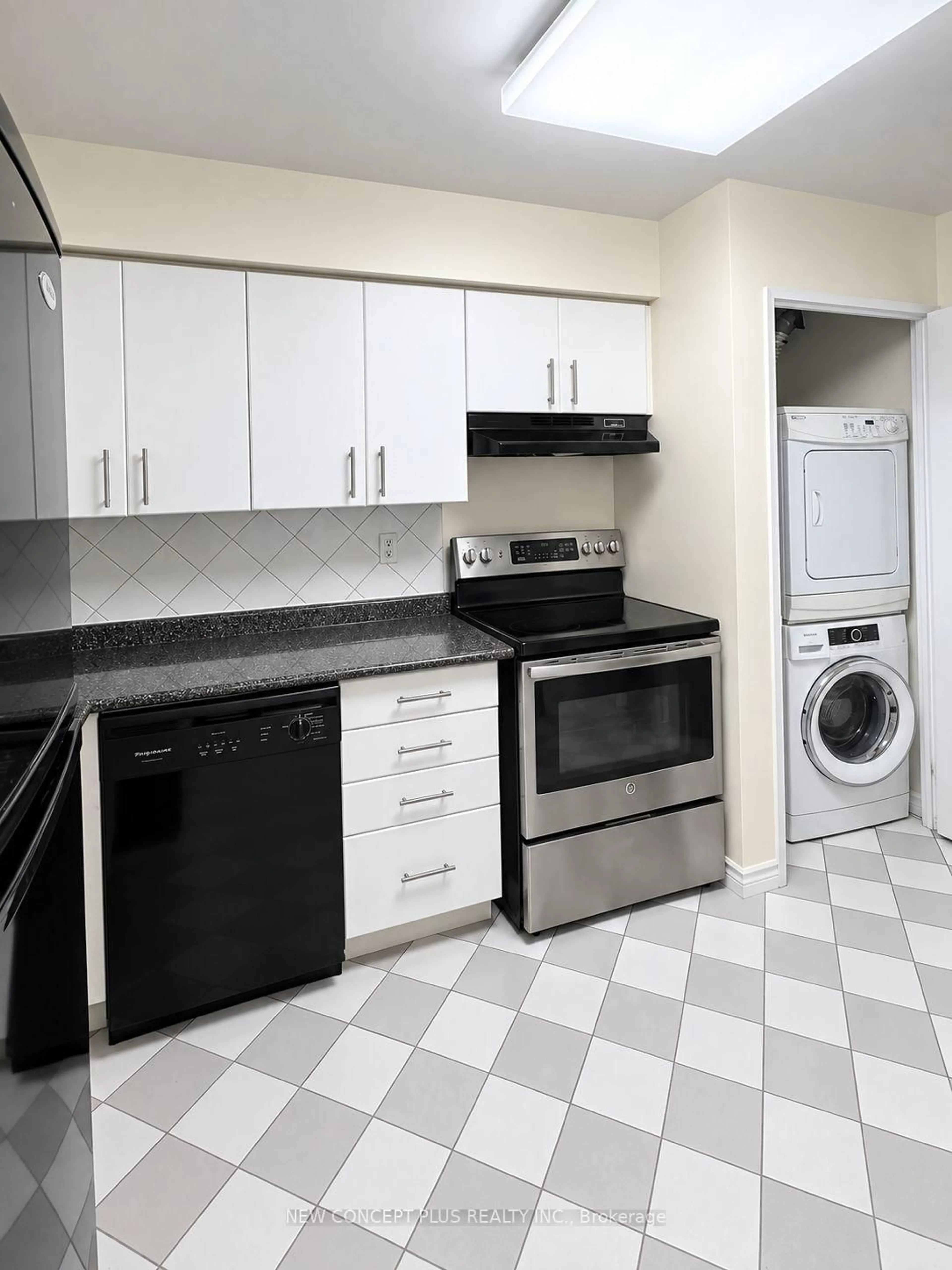Standard kitchen, unknown for 91 Townsgate Dr #506, Vaughan Ontario L4J 8E8