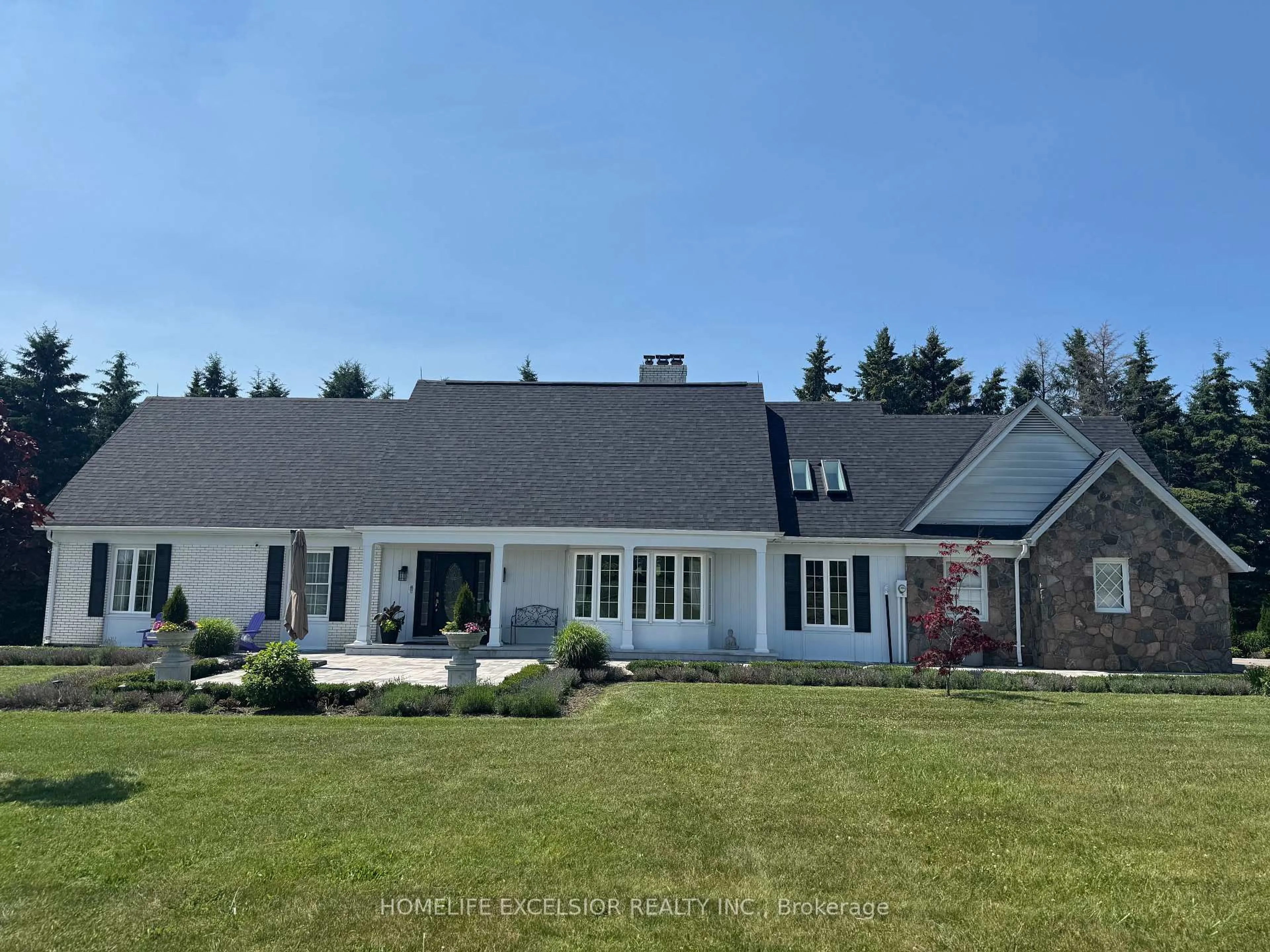Home with vinyl exterior material, mountain view for 14428 Mccowan Rd, Whitchurch-Stouffville Ontario L4A 7X5