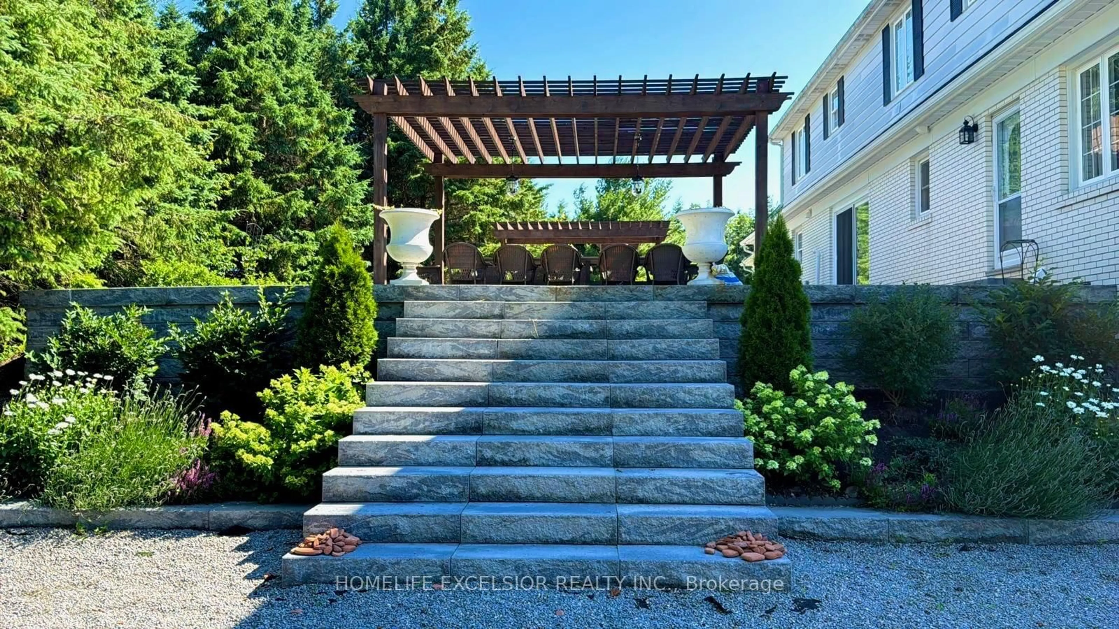 Patio, street for 14428 Mccowan Rd, Whitchurch-Stouffville Ontario L4A 7X5