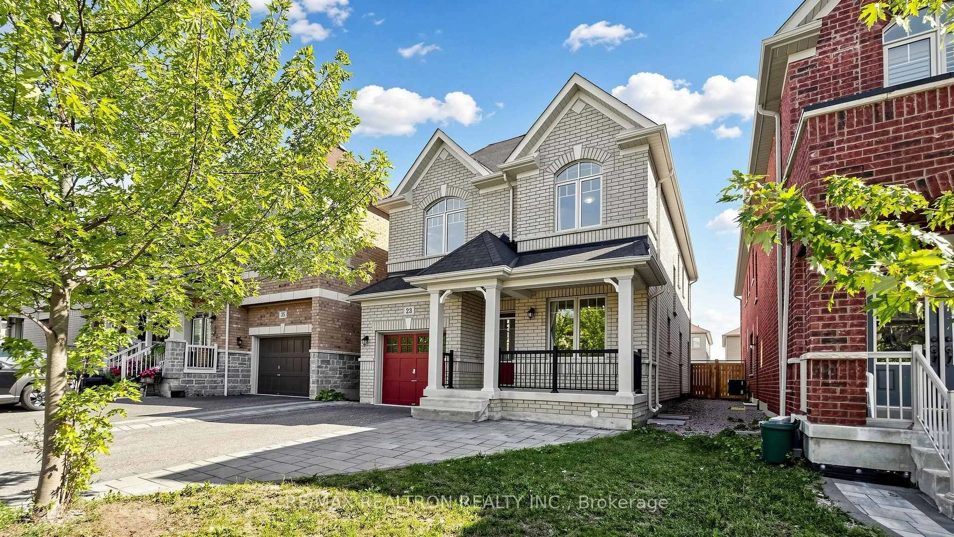 Home with brick exterior material, street for 23 Foxberry Rd, East Gwillimbury Ontario L9N 0P6