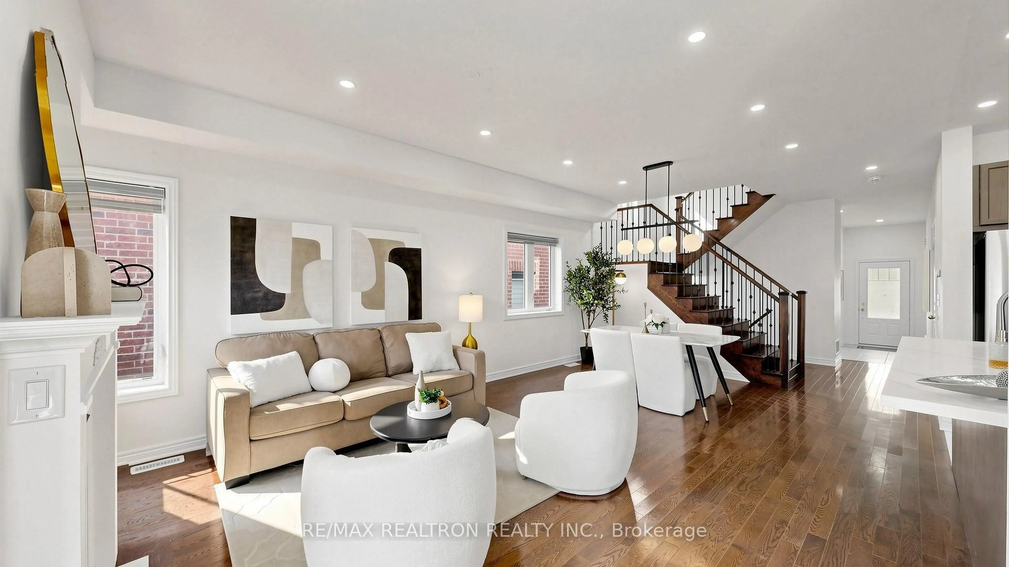 Living room with furniture, wood/laminate floor for 23 Foxberry Rd, East Gwillimbury Ontario L9N 0P6