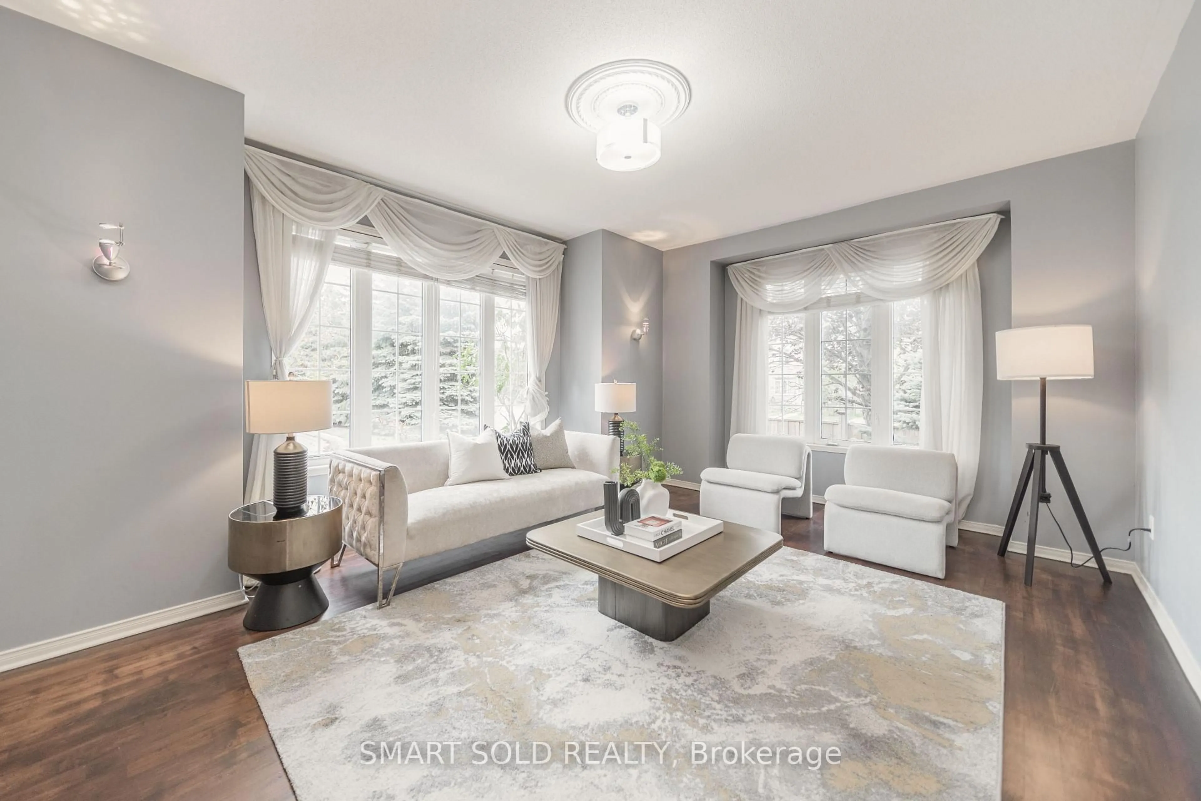 Living room with furniture, unknown for 16 Courtney Cres, Richmond Hill Ontario L4E 4B9