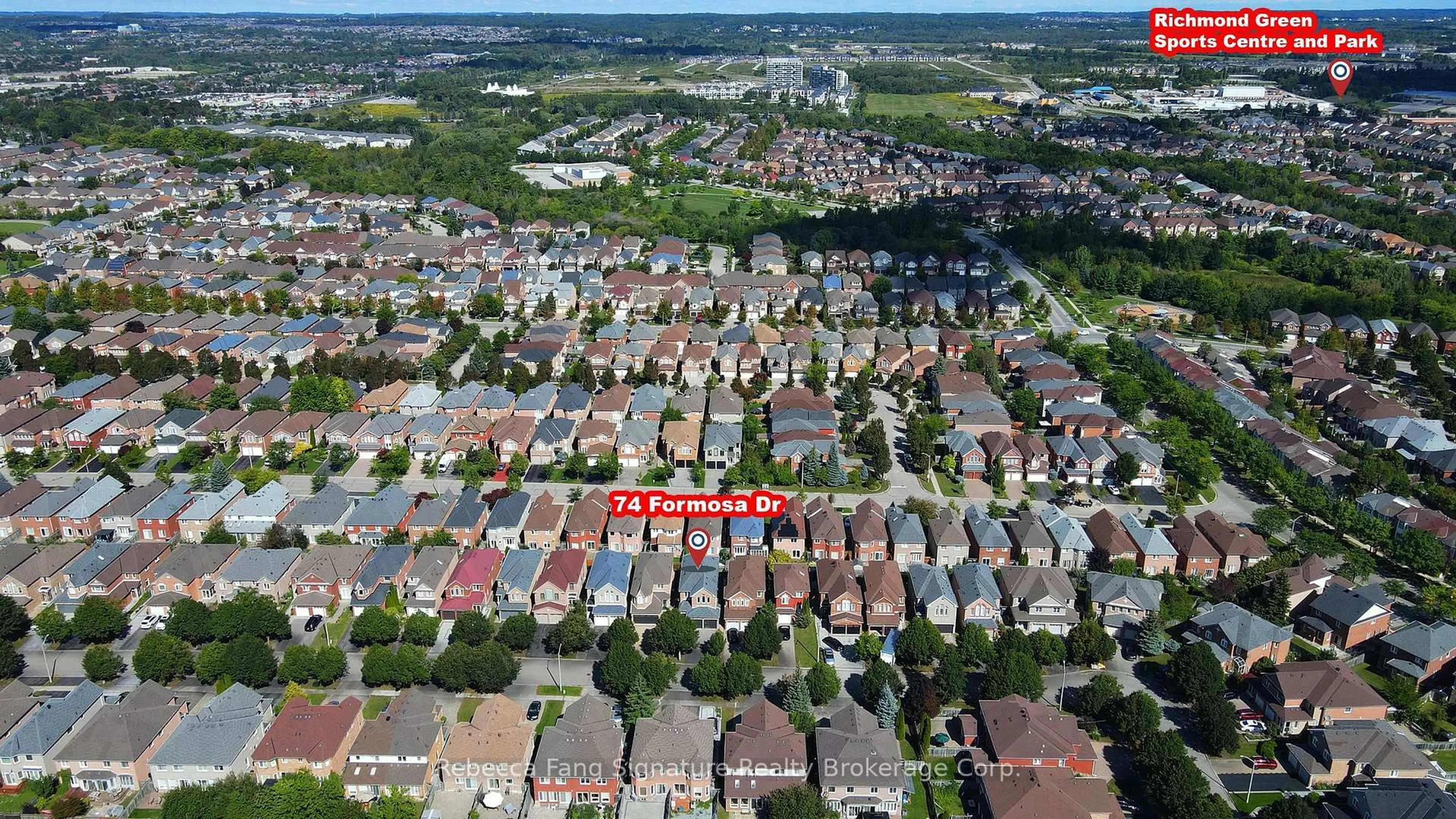 A pic from outside/outdoor area/front of a property/back of a property/a pic from drone, street for 74 Formosa Dr, Richmond Hill Ontario L4S 1S9