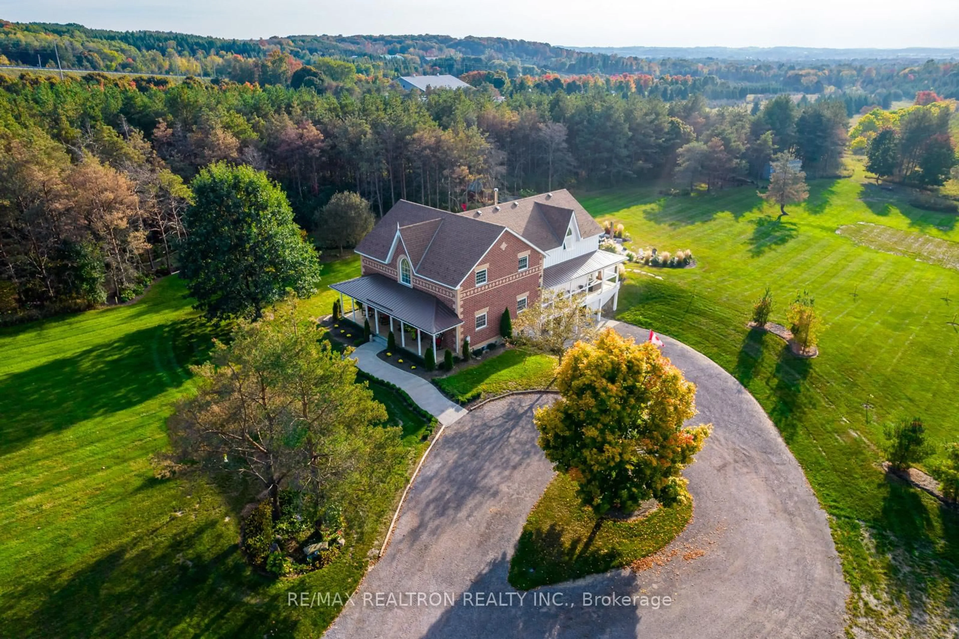 A pic from outside/outdoor area/front of a property/back of a property/a pic from drone, water/lake/river/ocean view for 16450 Weston Rd, King Ontario L7B 0K9