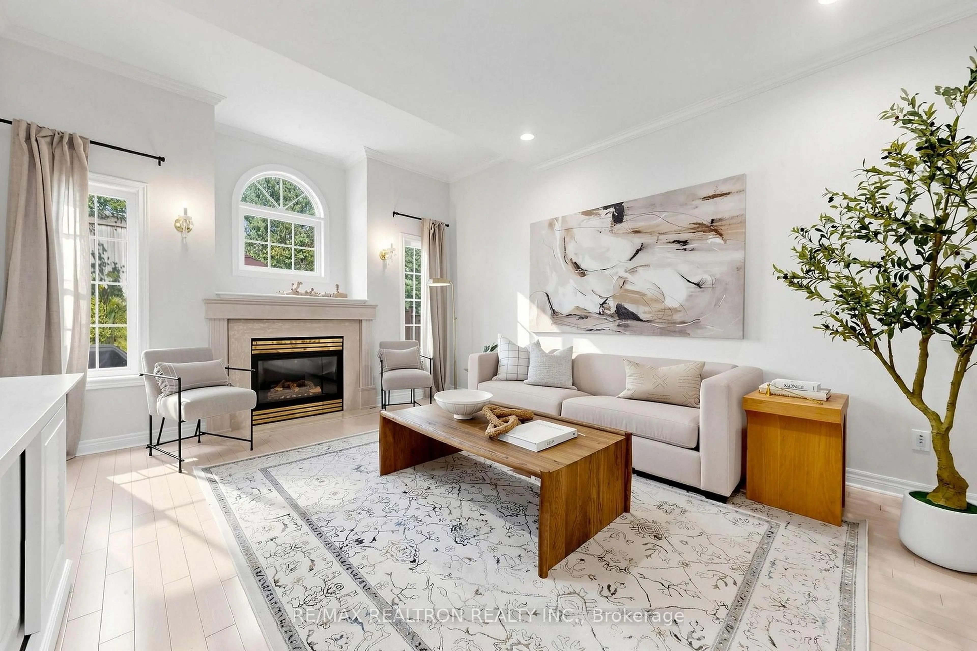 Living room with furniture, unknown for 338 Mcbride Cres, Newmarket Ontario L3X 2W3