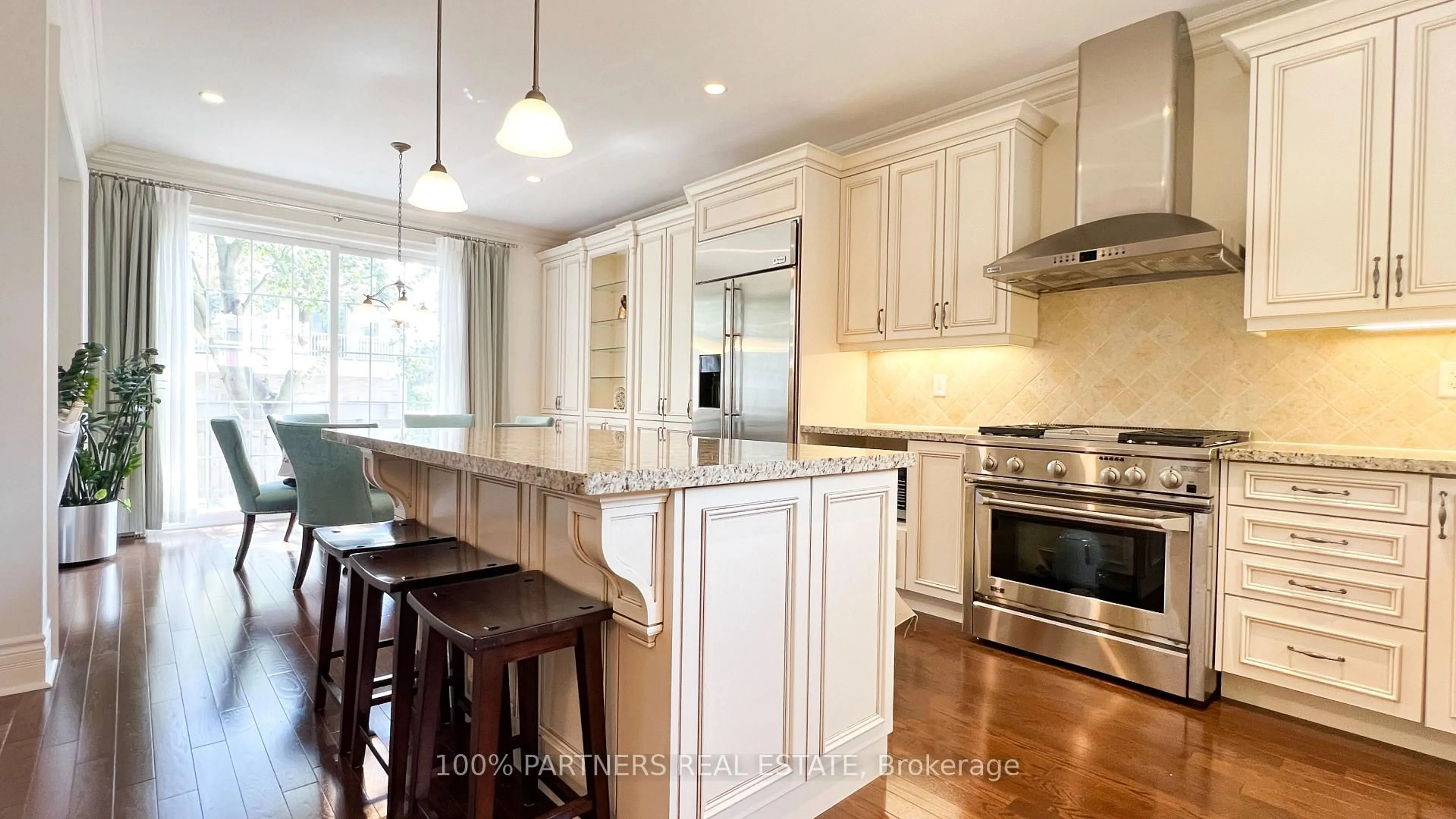 Open concept kitchen, unknown for 33 Earnshaw Dr, Markham Ontario L6C 0E4