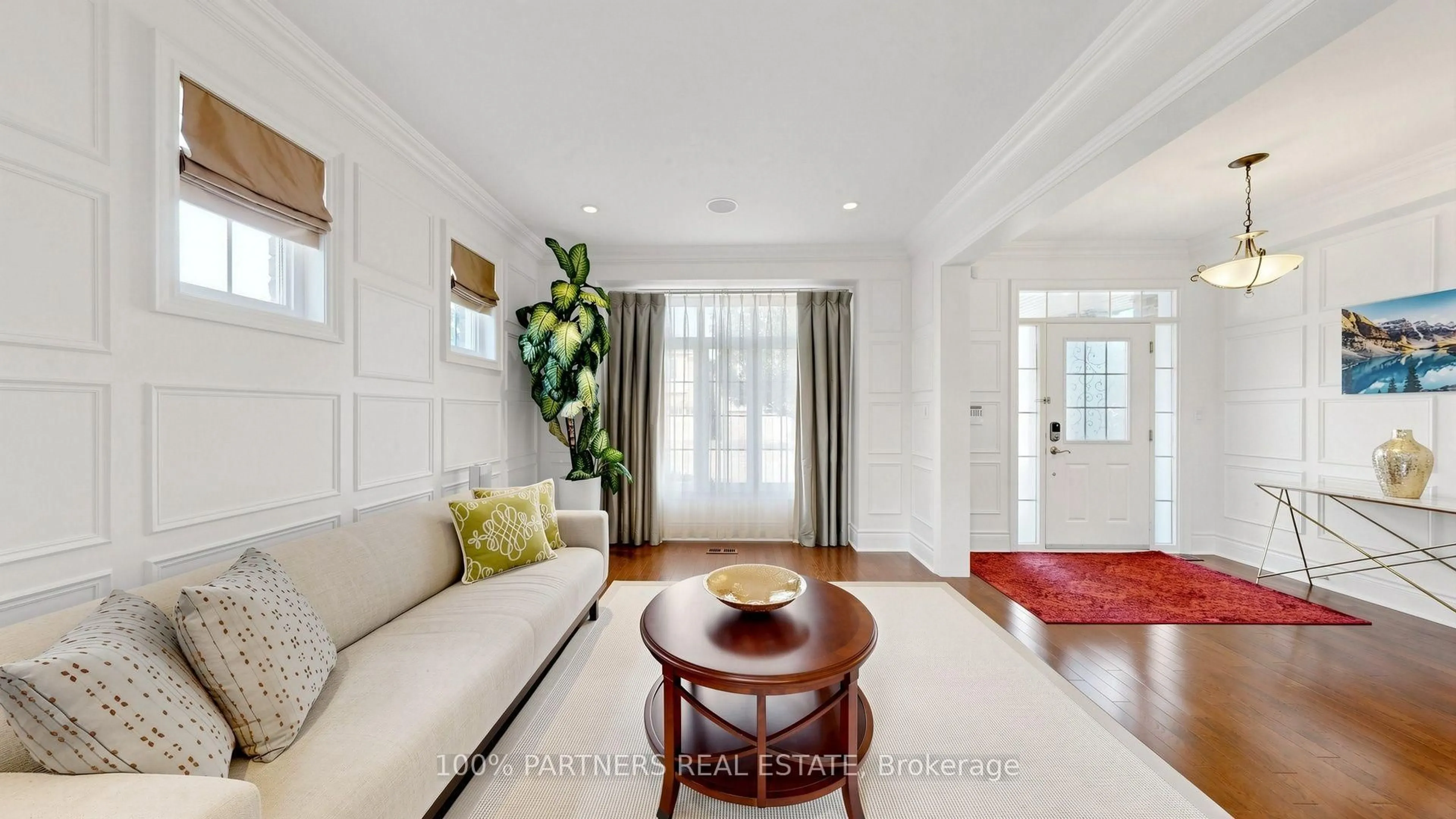 Living room with furniture, unknown for 33 Earnshaw Dr, Markham Ontario L6C 0E4