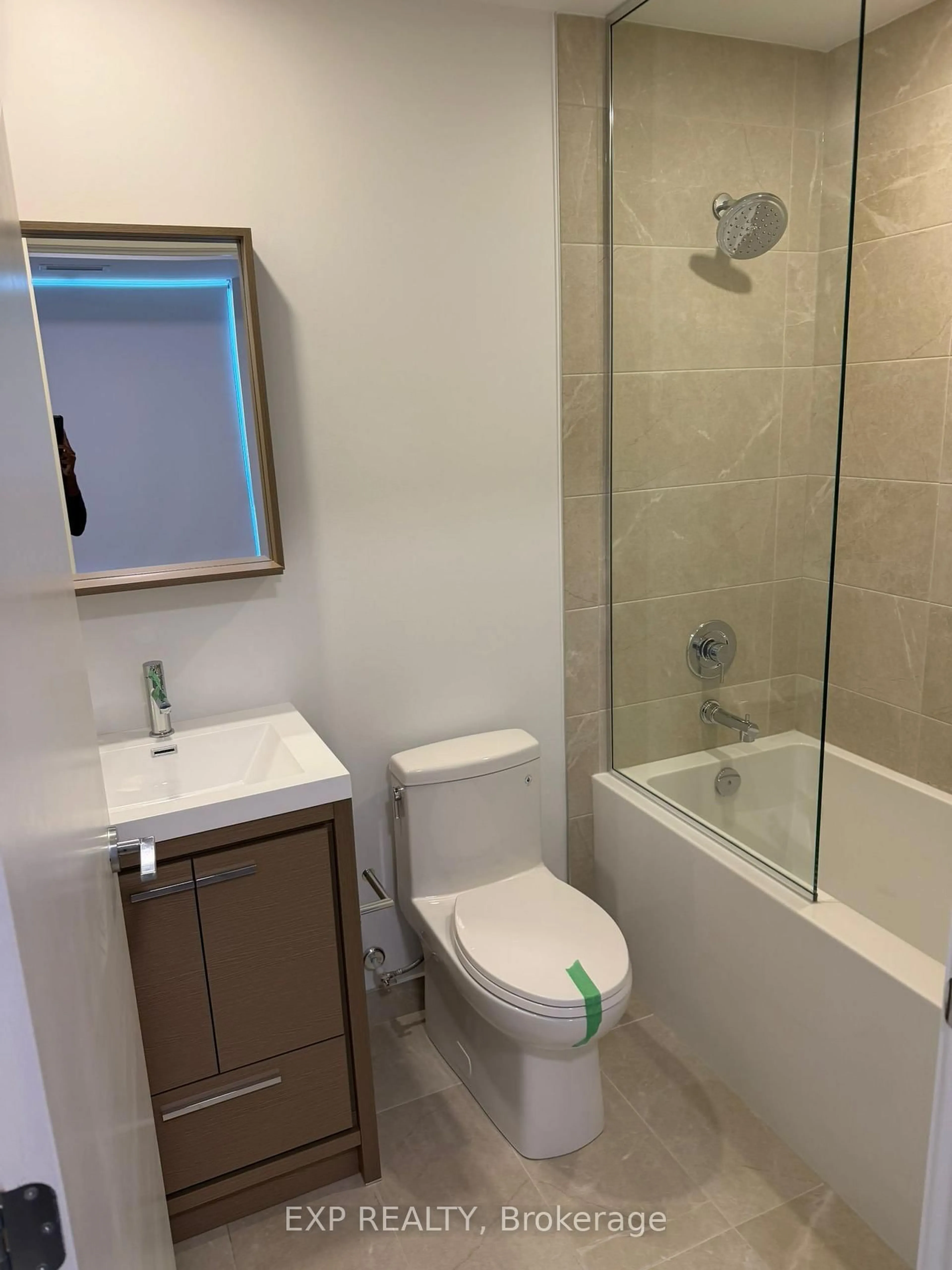 Standard bathroom, unknown for 2101-5 Meadowdale Rd, Vaughan Ontario L4K 0C7