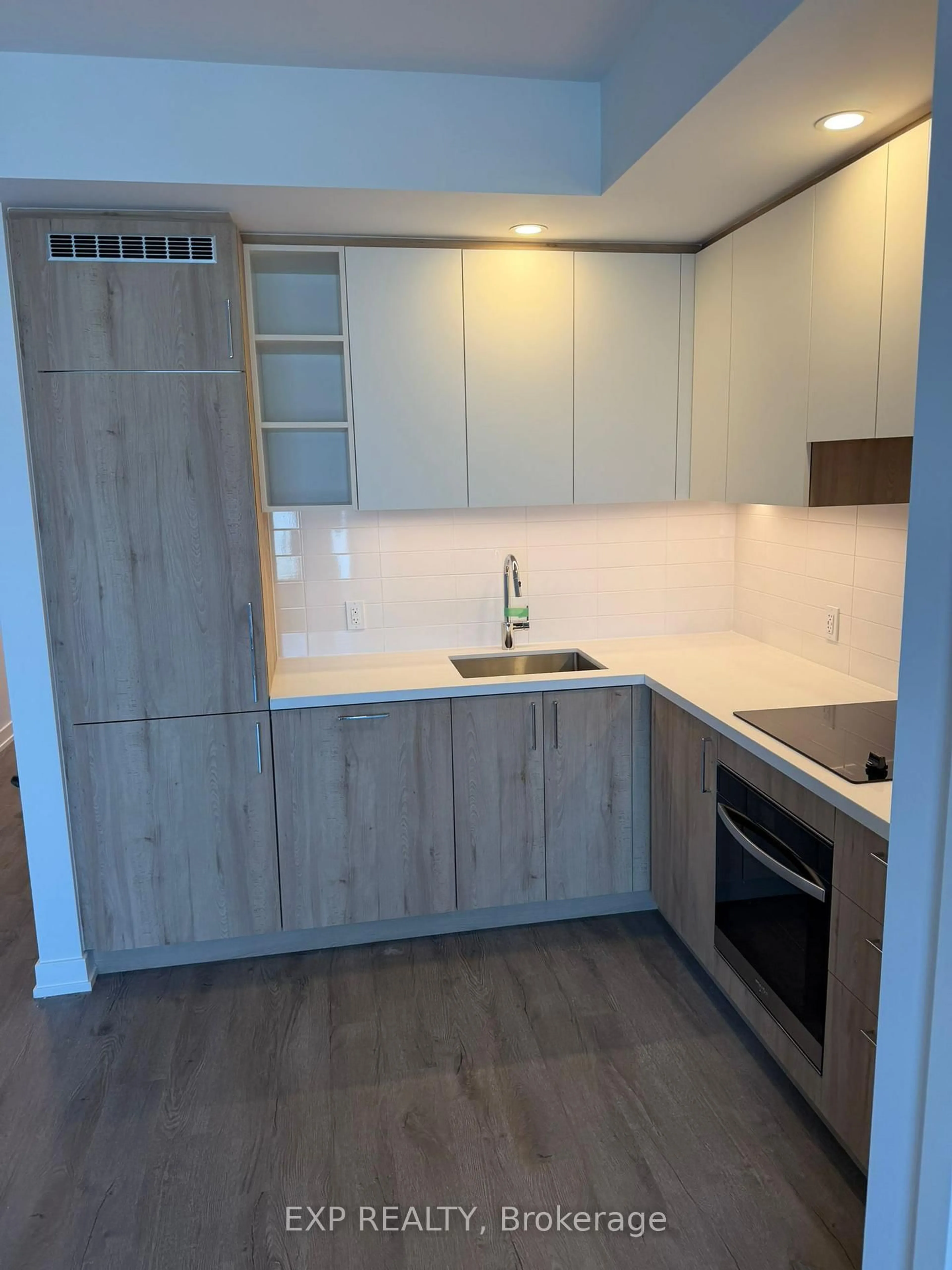 Standard kitchen, wood/laminate floor for 2101-5 Meadowdale Rd, Vaughan Ontario L4K 0C7