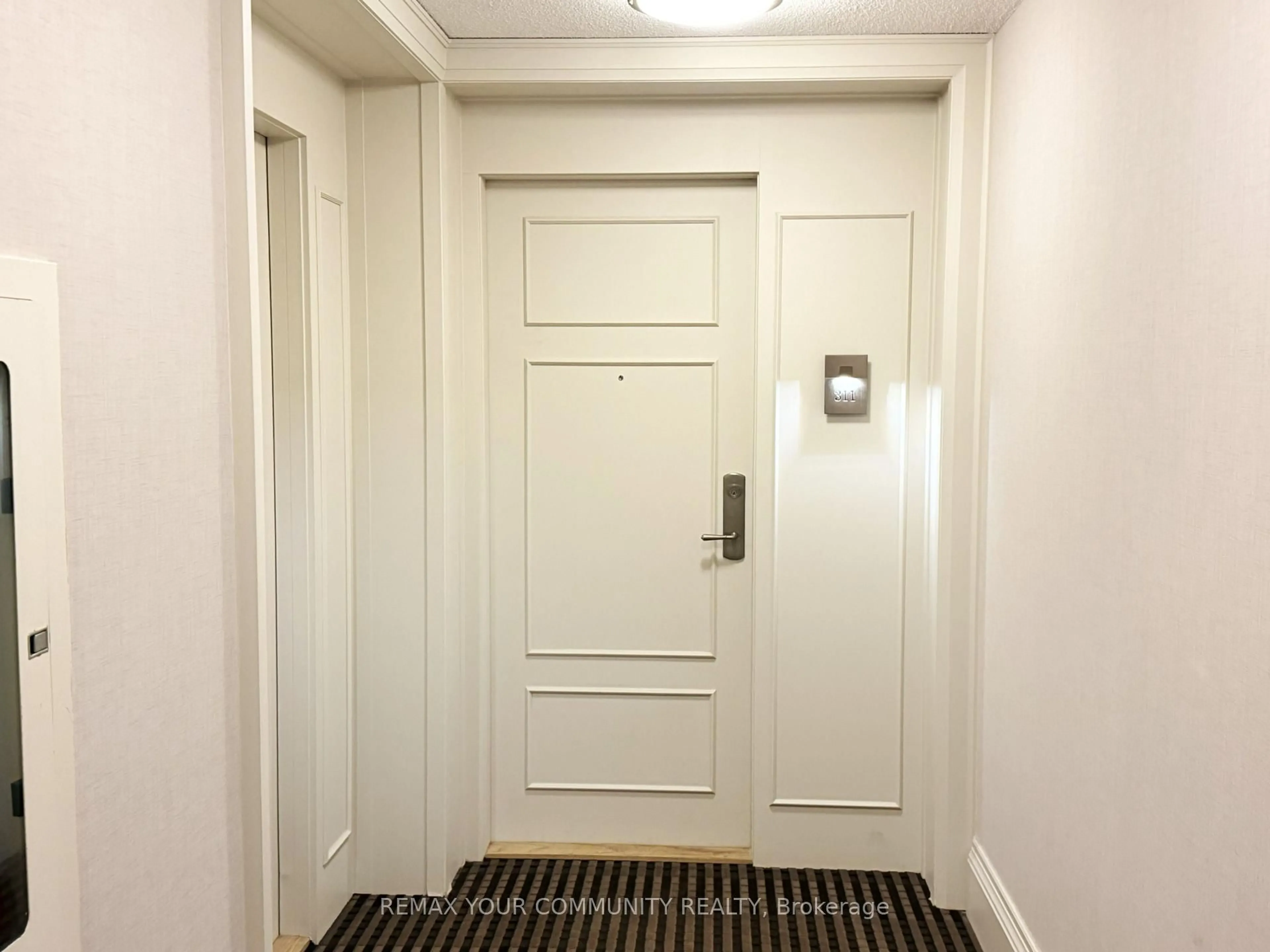 Indoor foyer for 330 Red Maple Rd #311, Richmond Hill Ontario L4C 0T6