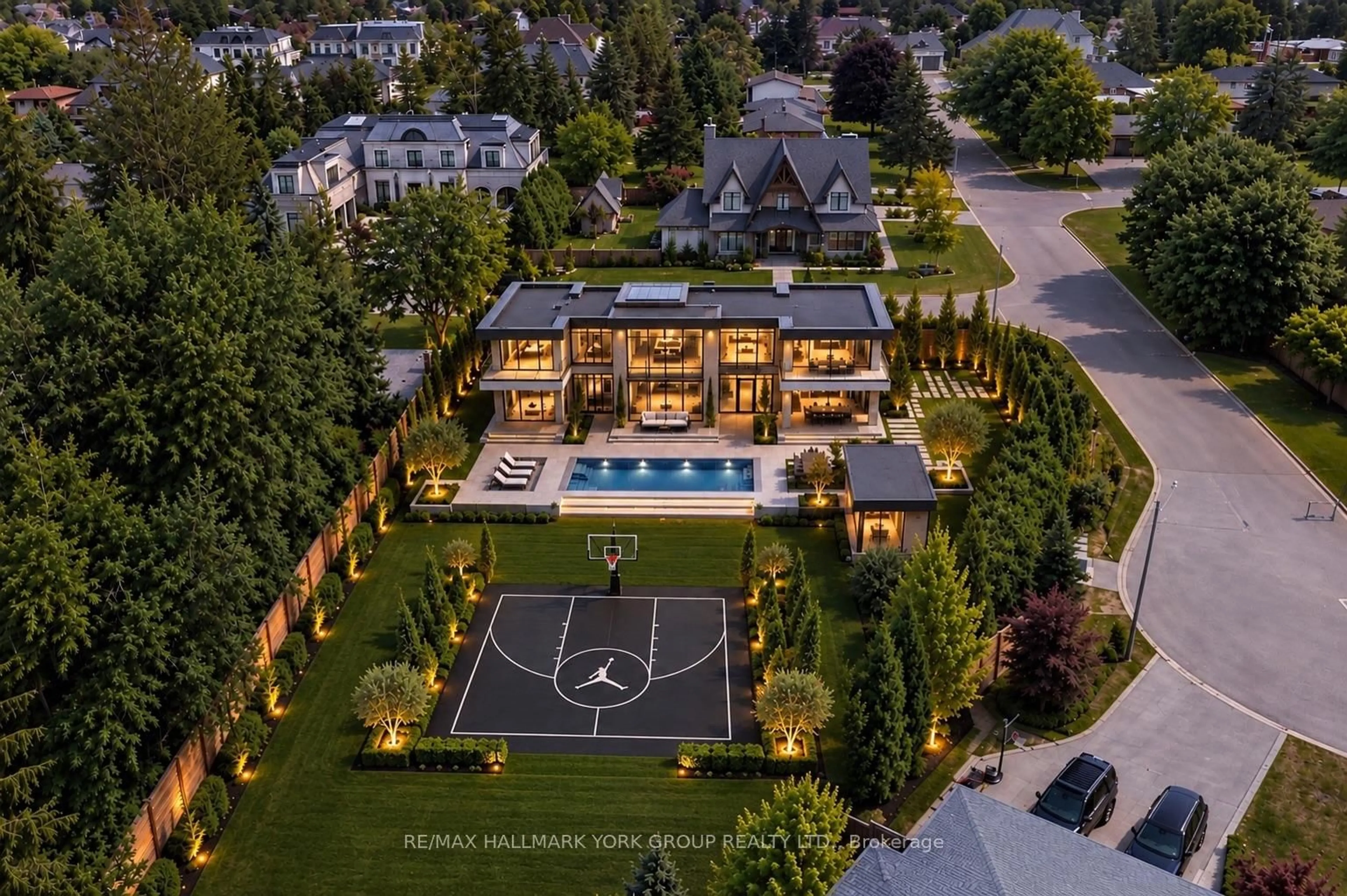 A pic from outside/outdoor area/front of a property/back of a property/a pic from drone, mountain view for 256 Banner Lane, King Ontario L7B 1H2