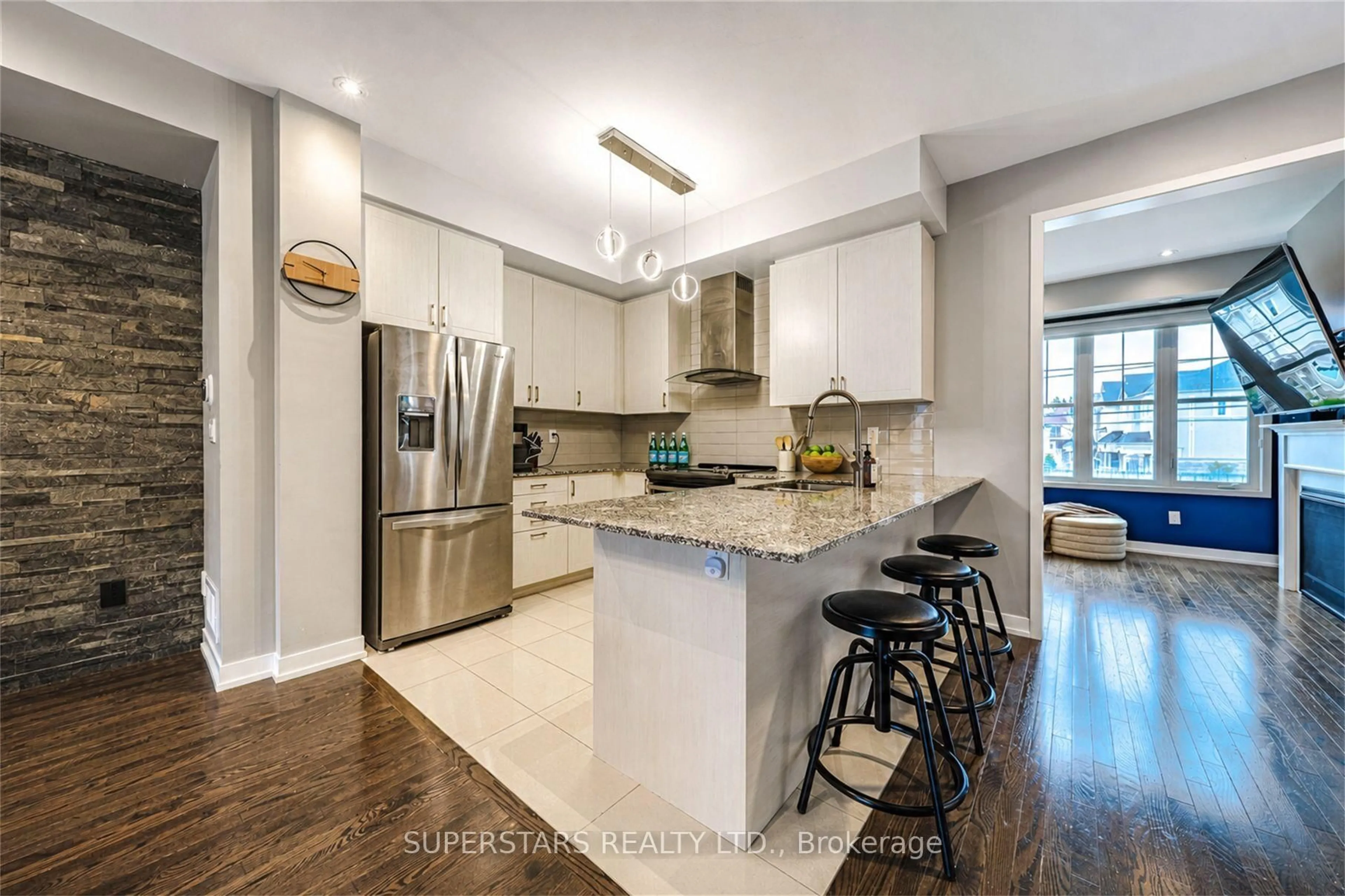 Open concept kitchen, unknown for 10604 Bathurst St, Vaughan Ontario L6A 4Y4