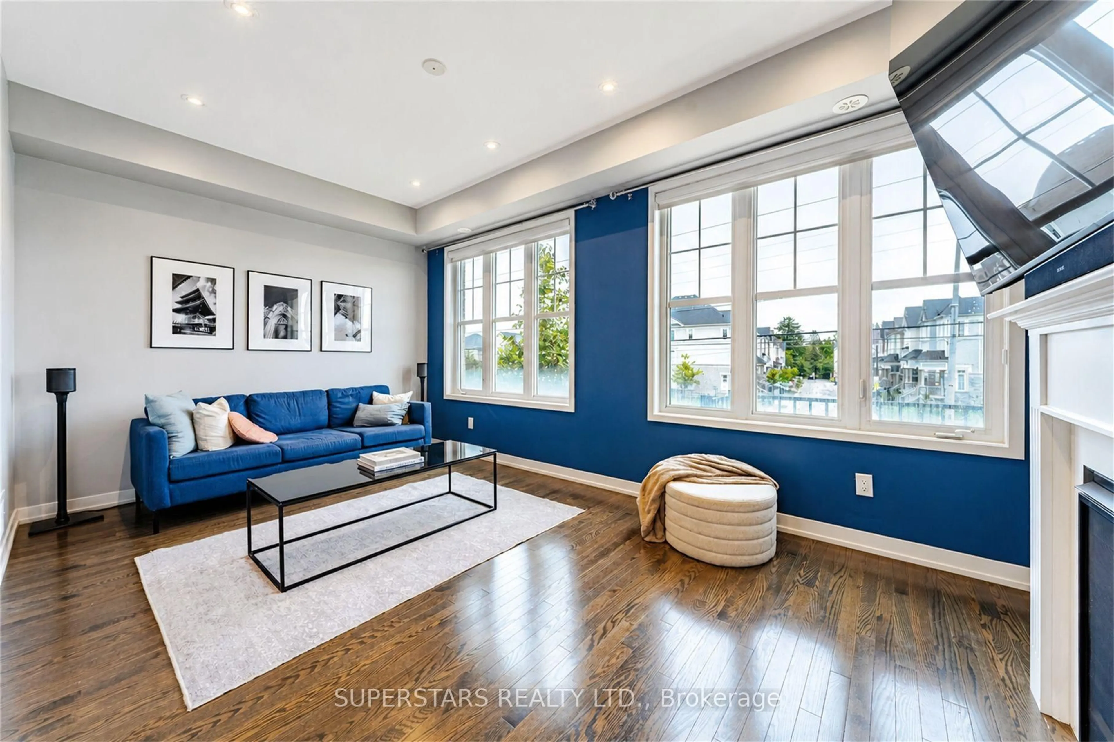 Living room with furniture, unknown for 10604 Bathurst St, Vaughan Ontario L6A 4Y4
