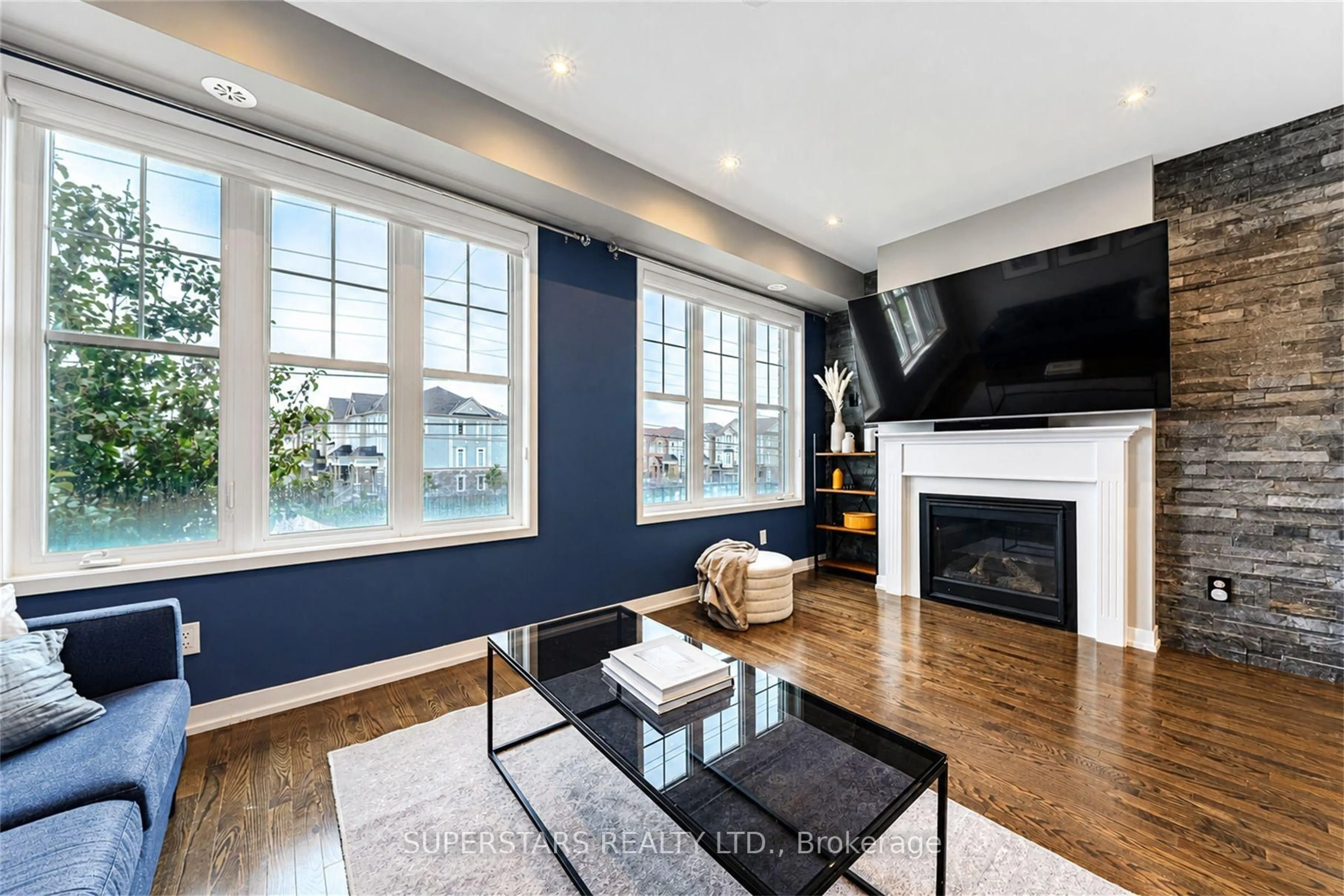 Living room with furniture, unknown for 10604 Bathurst St, Vaughan Ontario L6A 4Y4