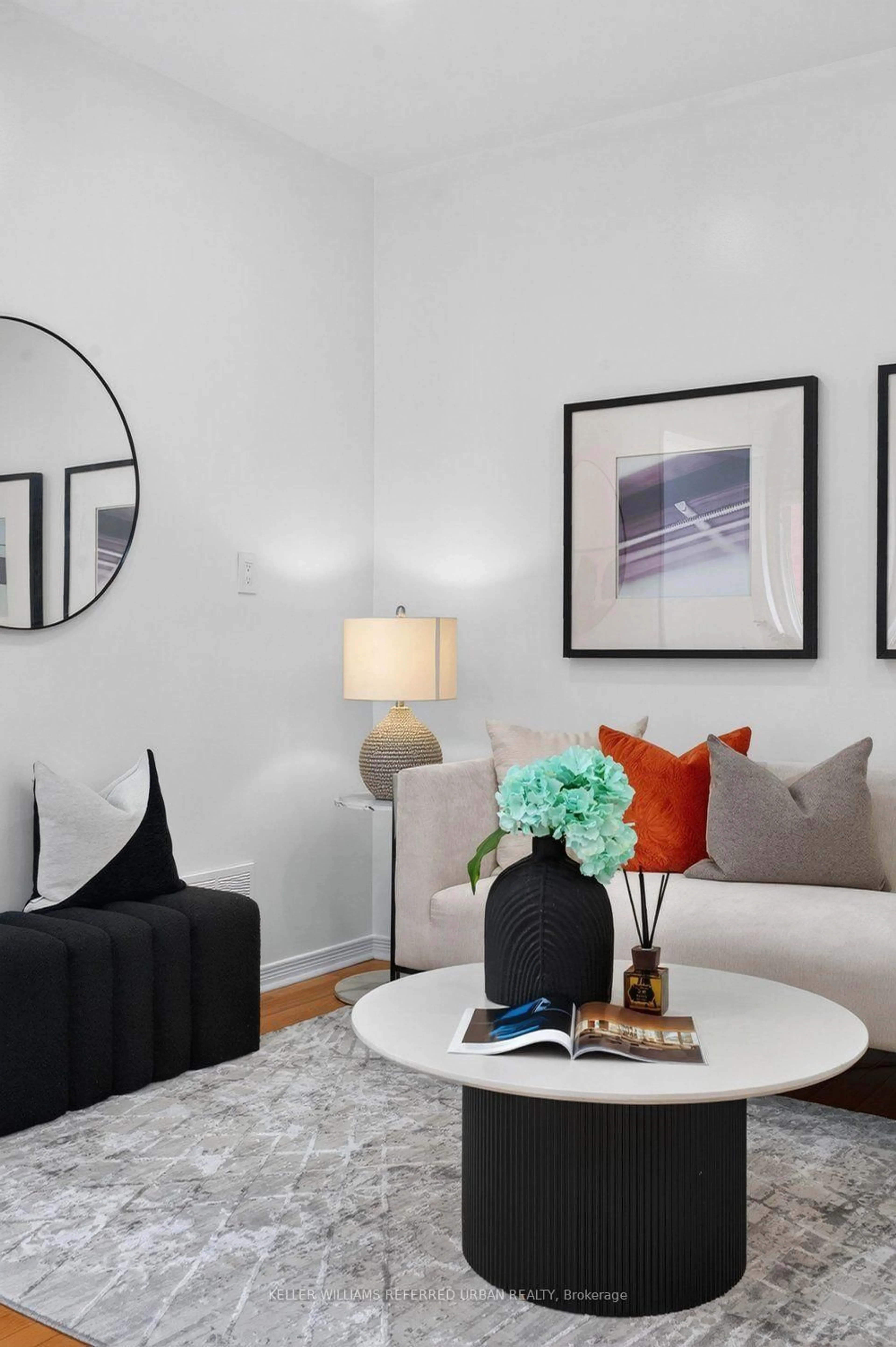 Living room with furniture, unknown for 571 Reeves Way Blvd, Whitchurch-Stouffville Ontario L4A 0H1