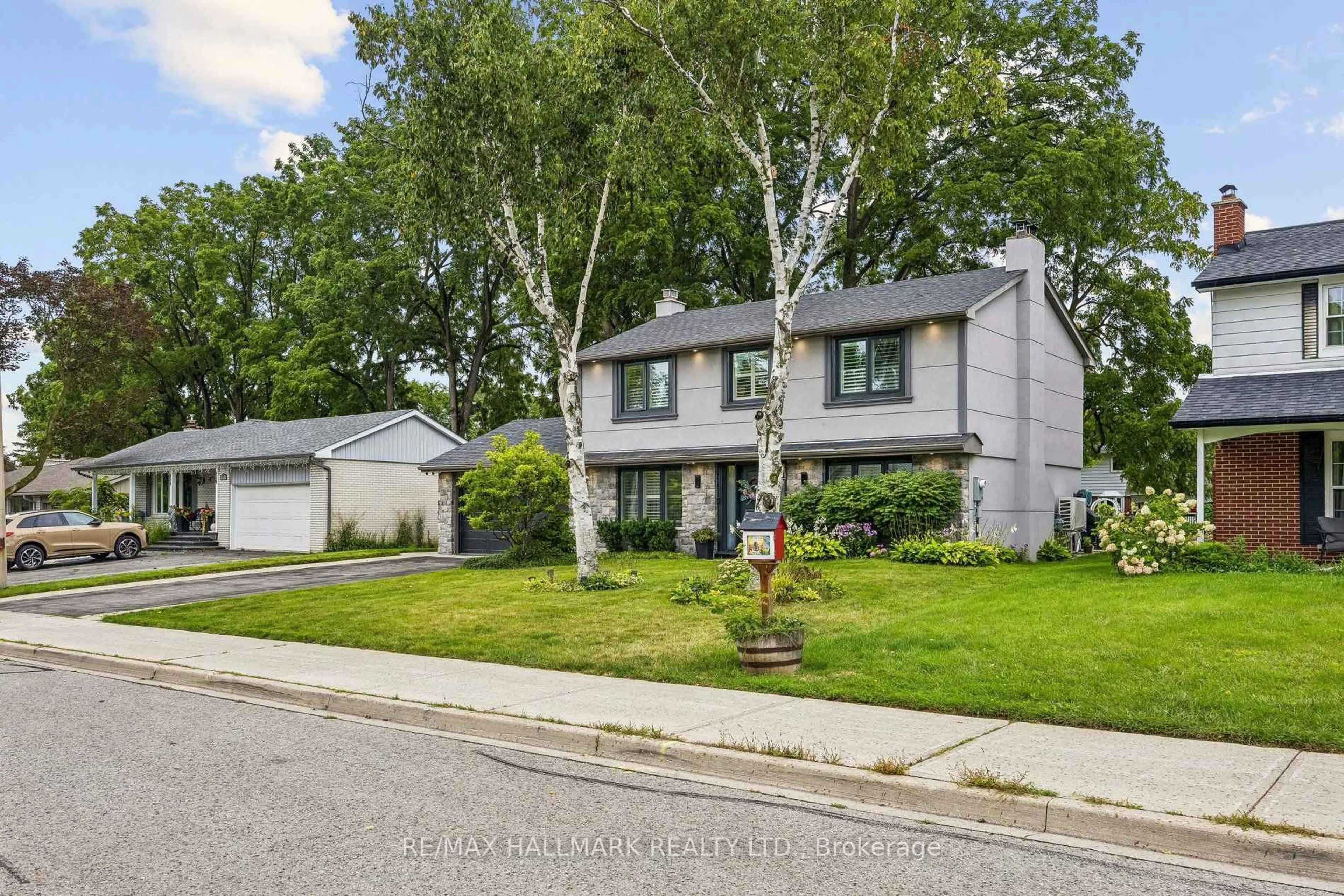 Home with vinyl exterior material, street for 69 Nisbet Dr, Aurora Ontario L4G 2K6