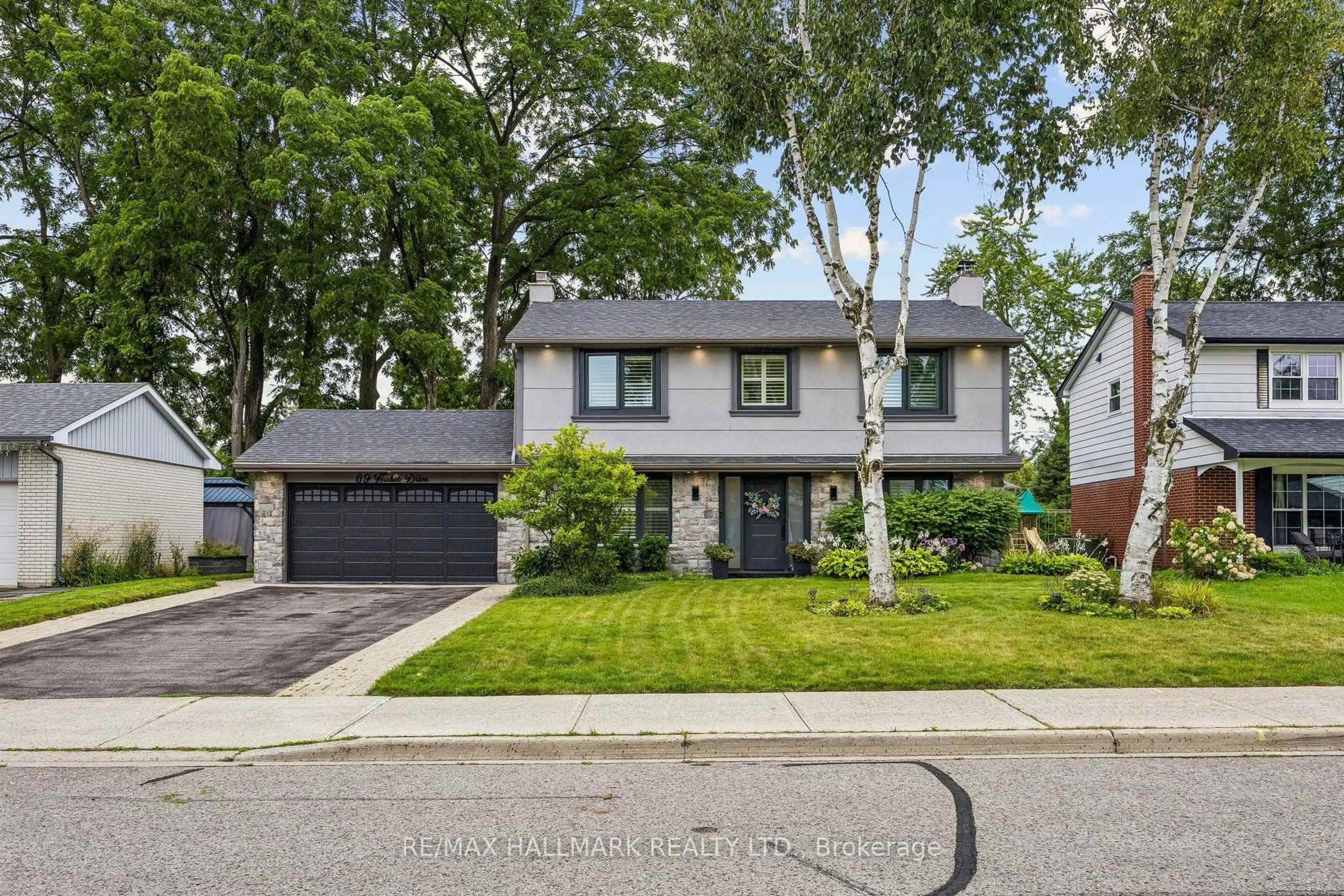 Home with vinyl exterior material, street for 69 Nisbet Dr, Aurora Ontario L4G 2K6