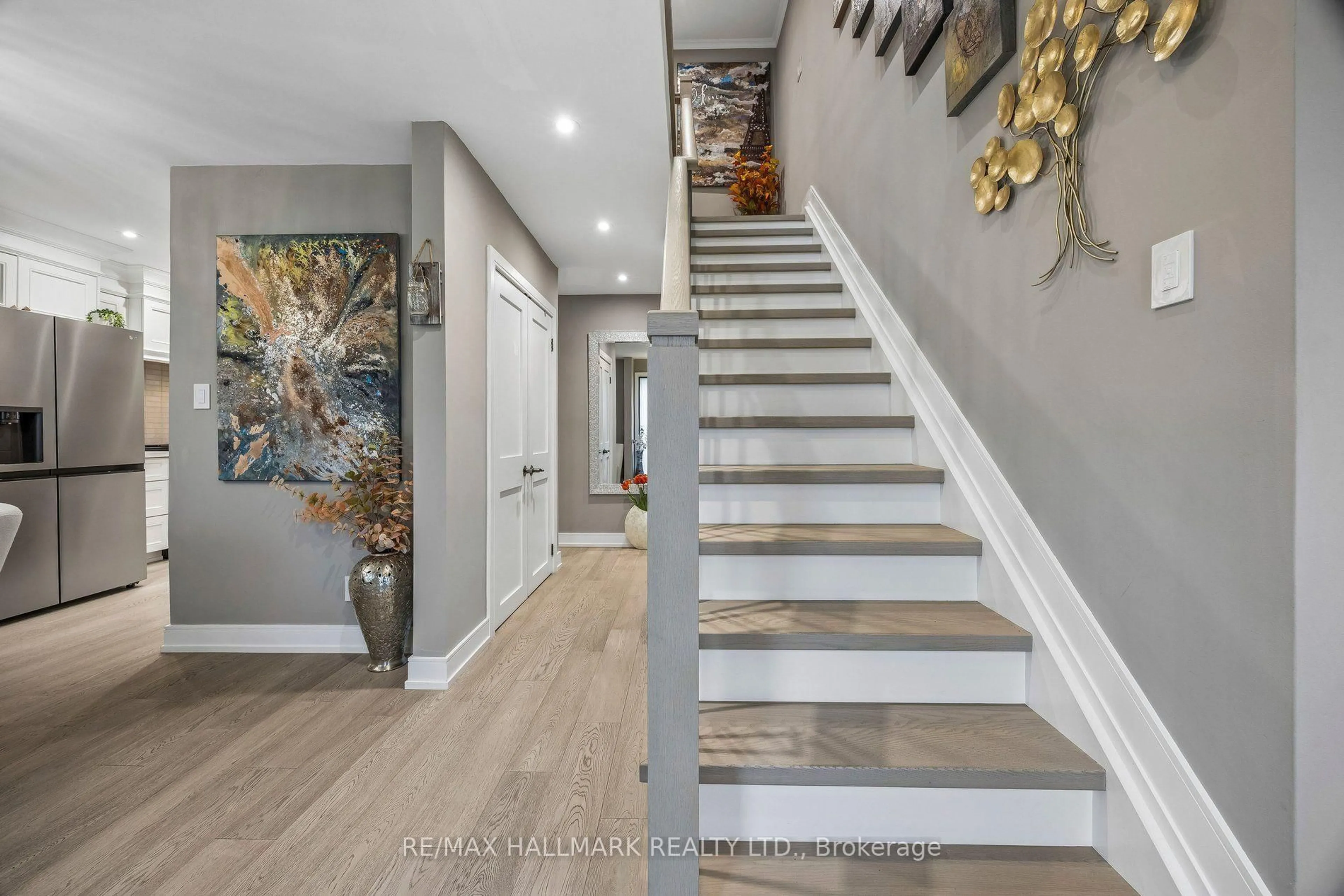Indoor entryway for 69 Nisbet Dr, Aurora Ontario L4G 2K6