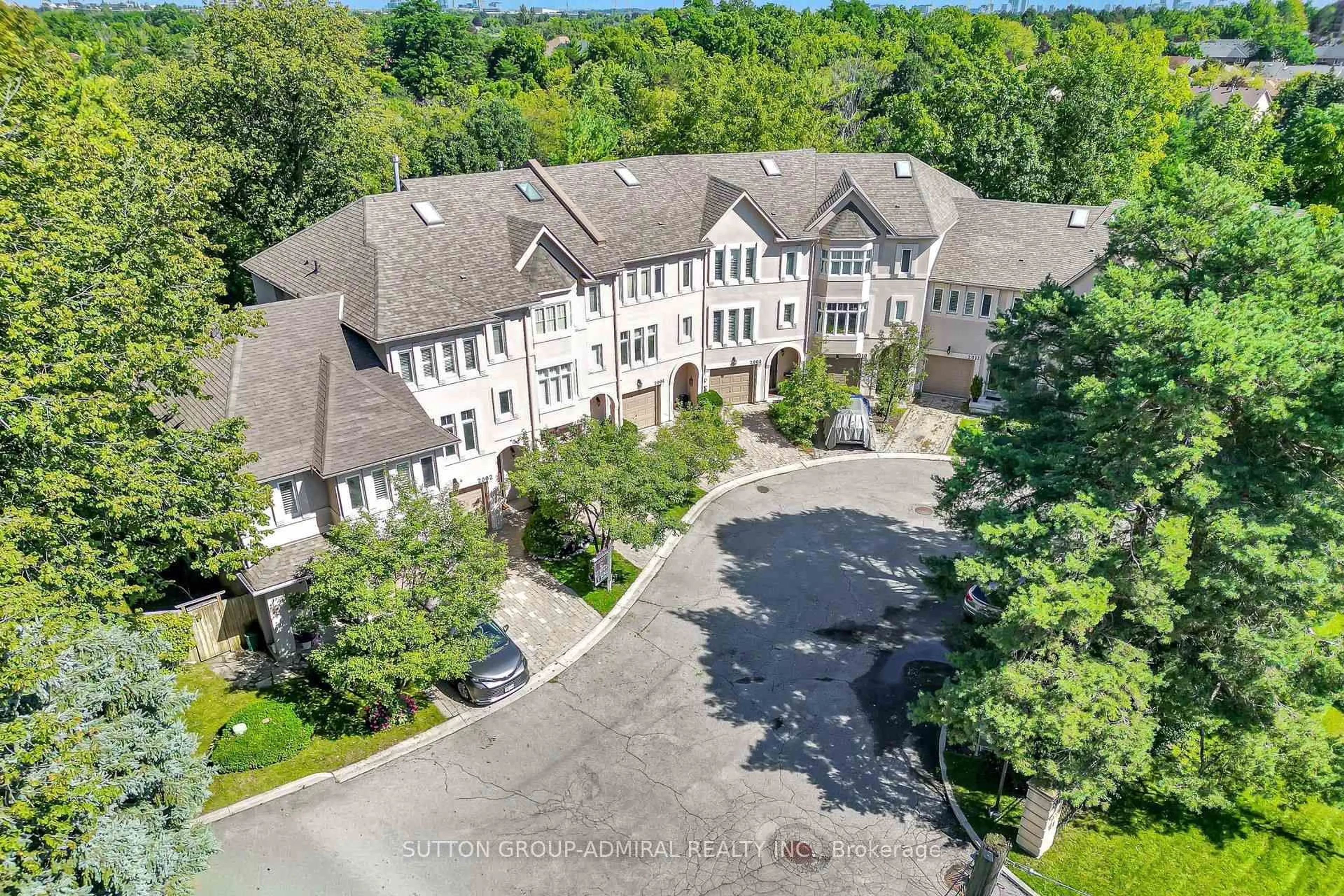 A pic from outside/outdoor area/front of a property/back of a property/a pic from drone, street for 2002 John St, Markham Ontario L3T 1Z1