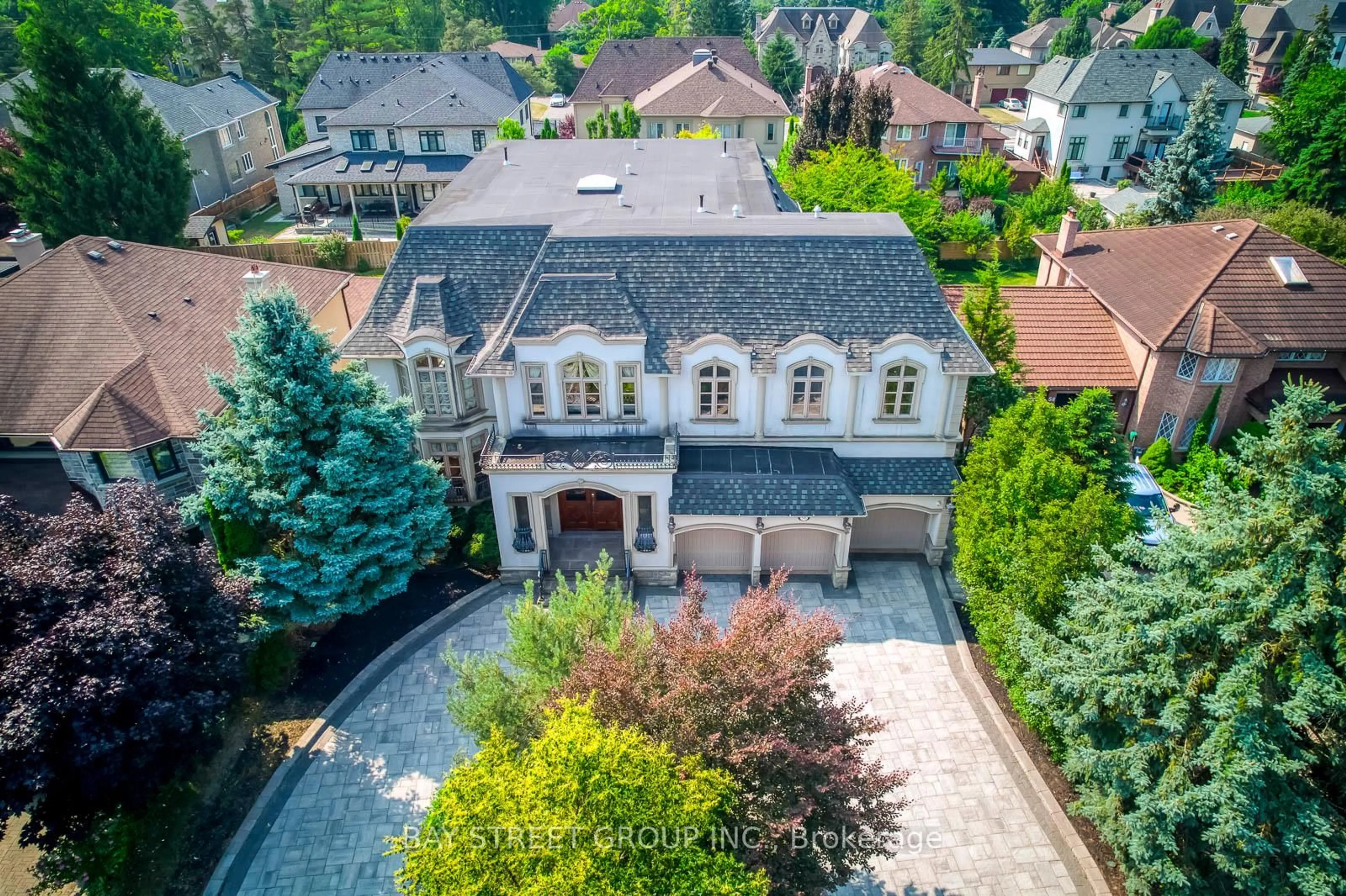 A pic from outside/outdoor area/front of a property/back of a property/a pic from drone, street for 56 Winchester Lane, Richmond Hill Ontario L4C 6Y7