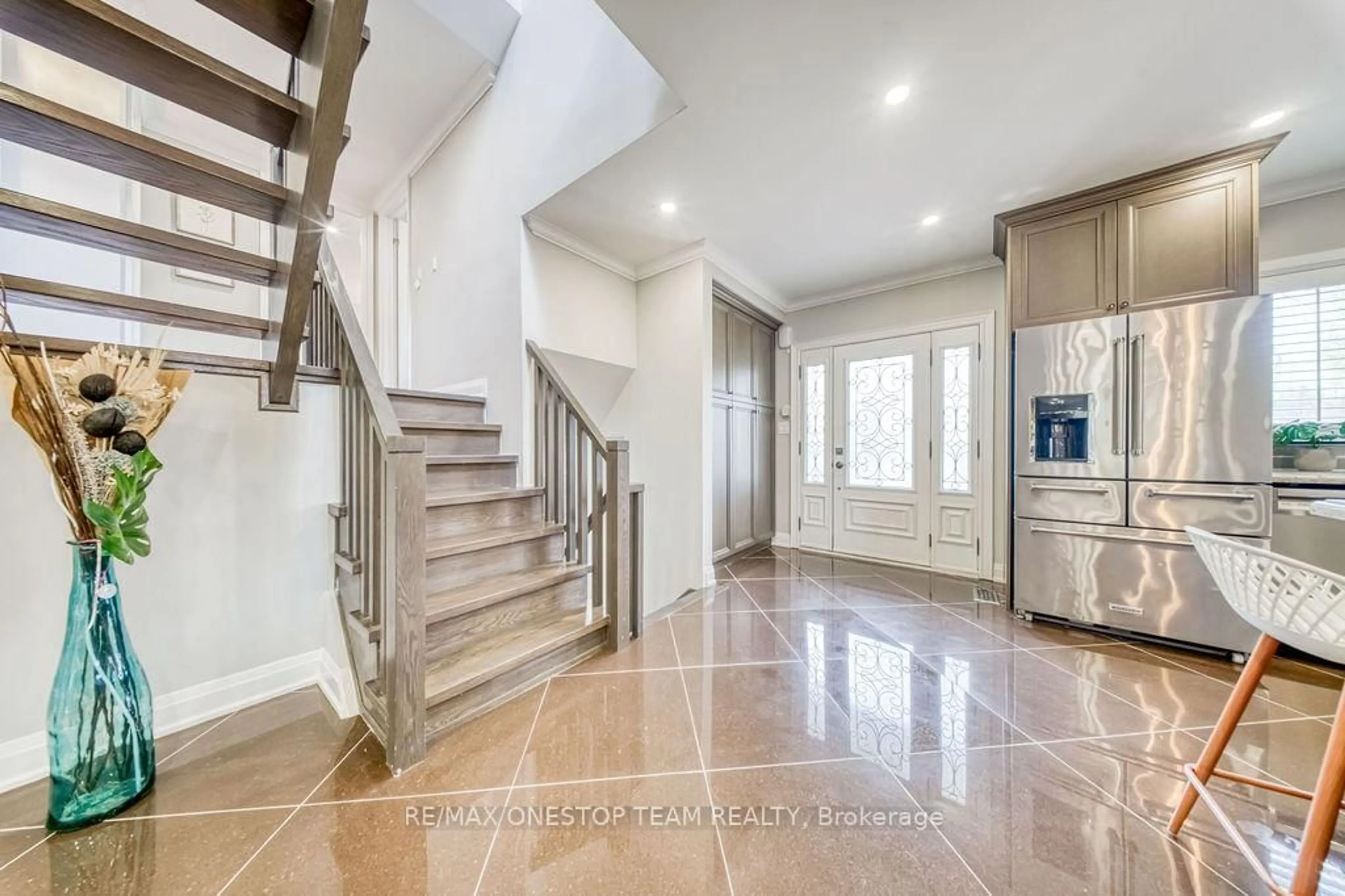 Indoor entryway for 95 Sciberras Rd, Markham Ontario L3R 2J5