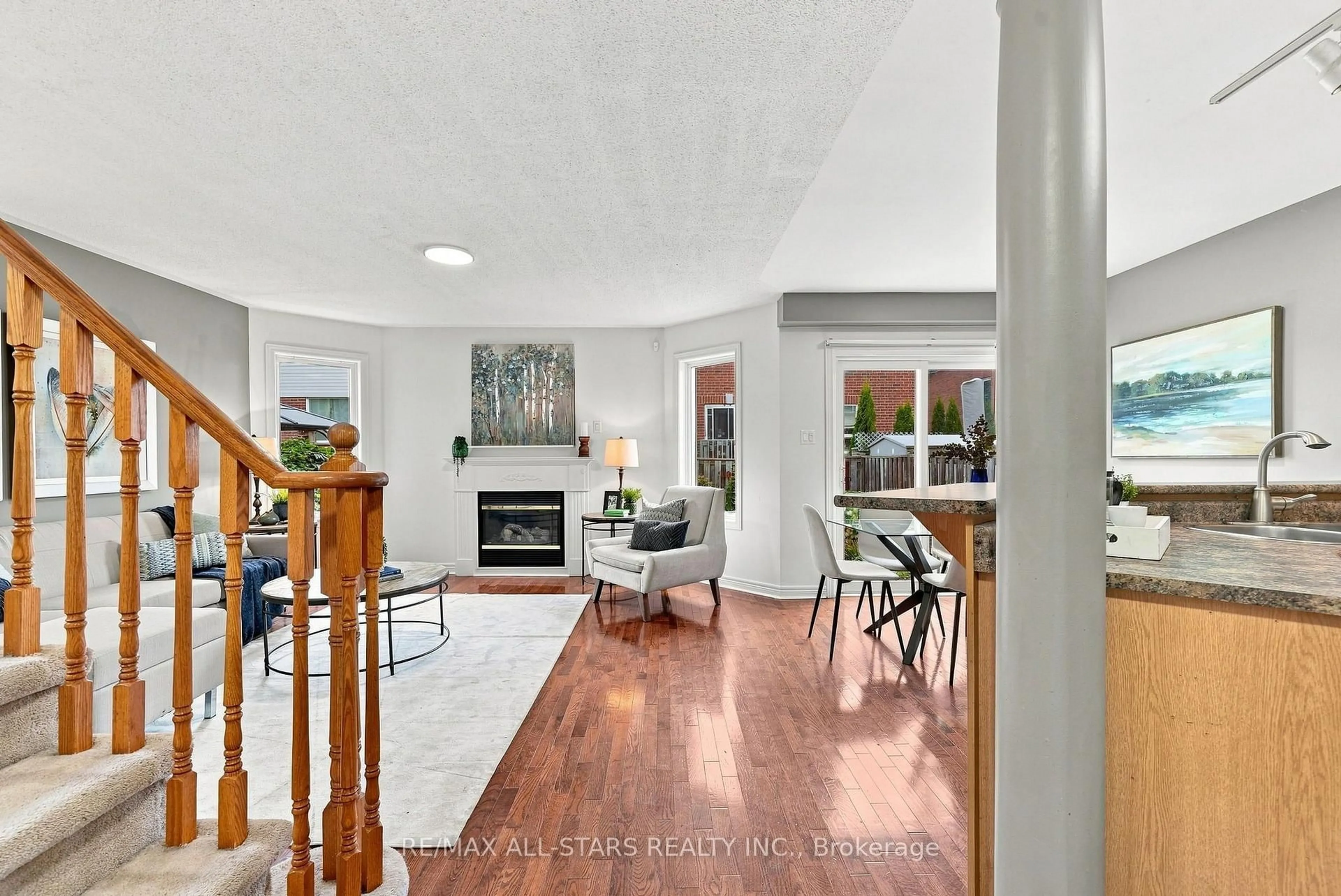 Unknown for 99 Glasgow Cres, Georgina Ontario L4P 4B2