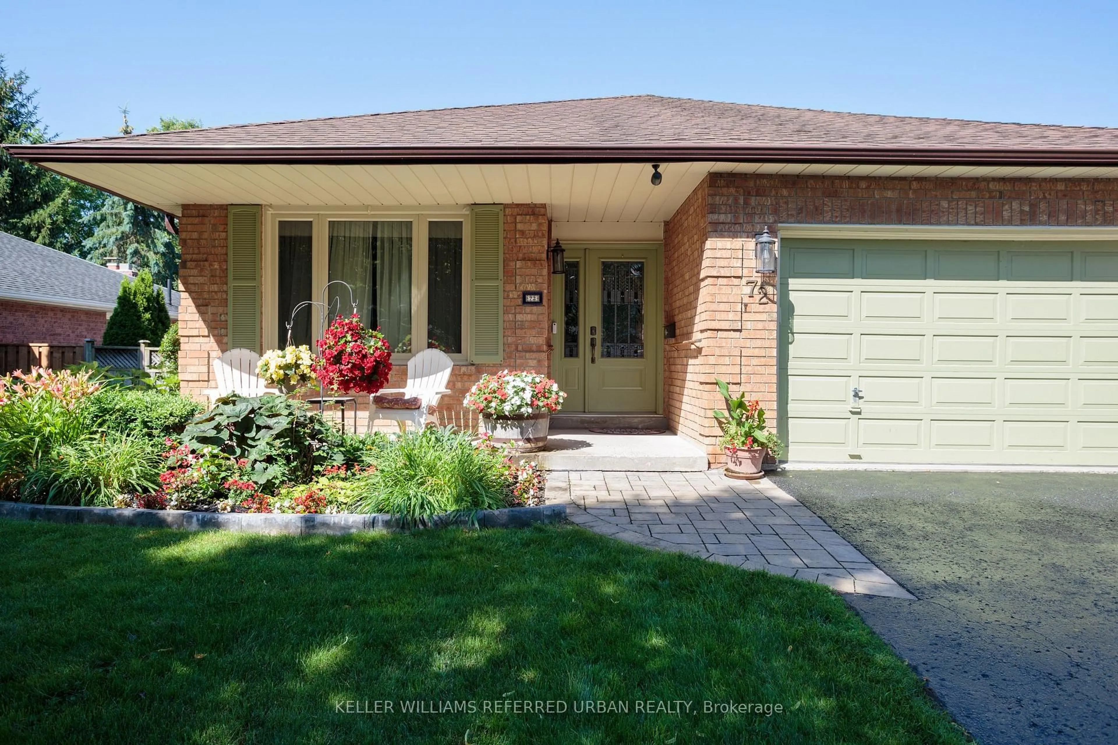 Home with brick exterior material, street for 72 Munro Cres, Uxbridge Ontario L9P 1L8