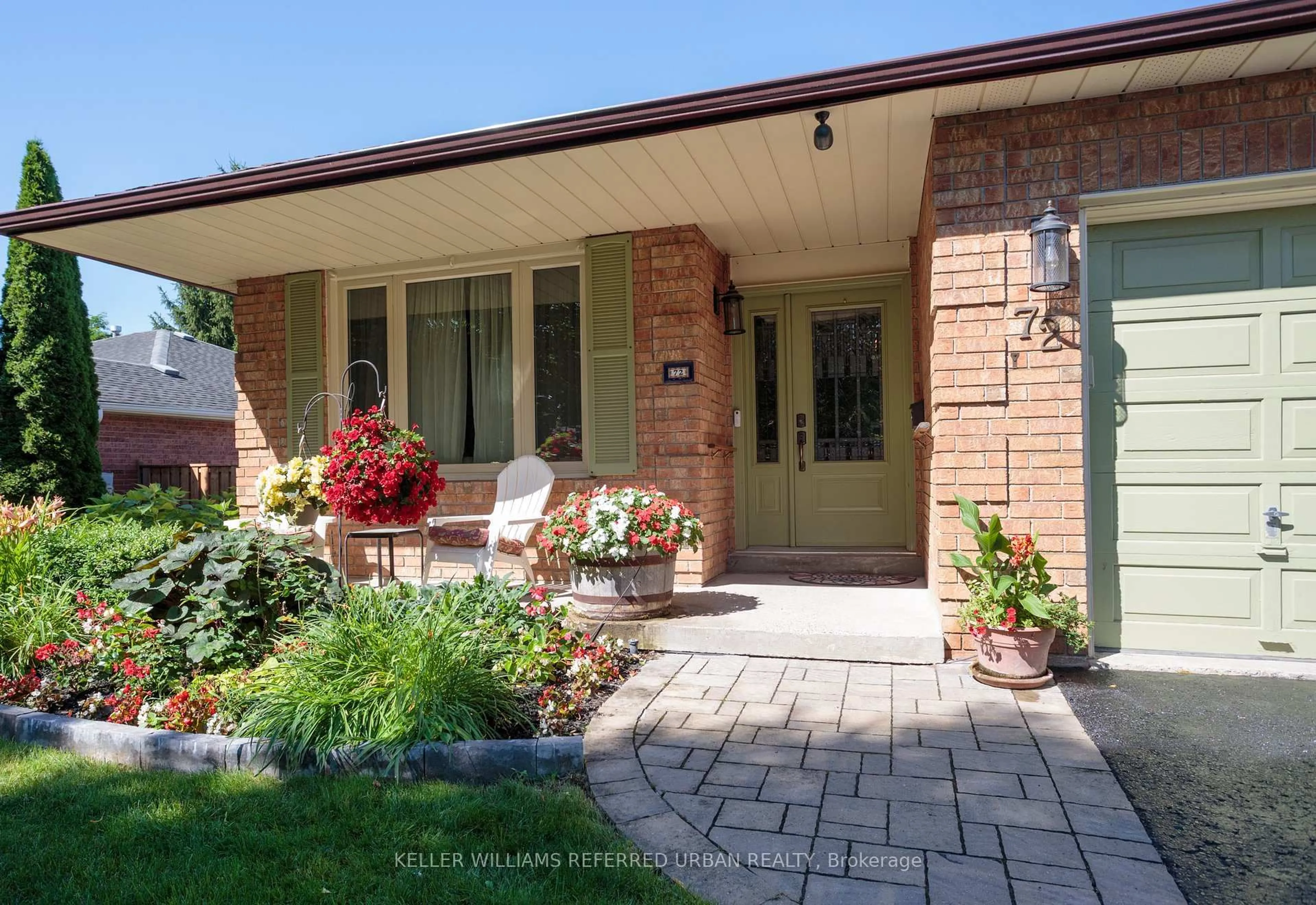 Home with brick exterior material, street for 72 Munro Cres, Uxbridge Ontario L9P 1L8