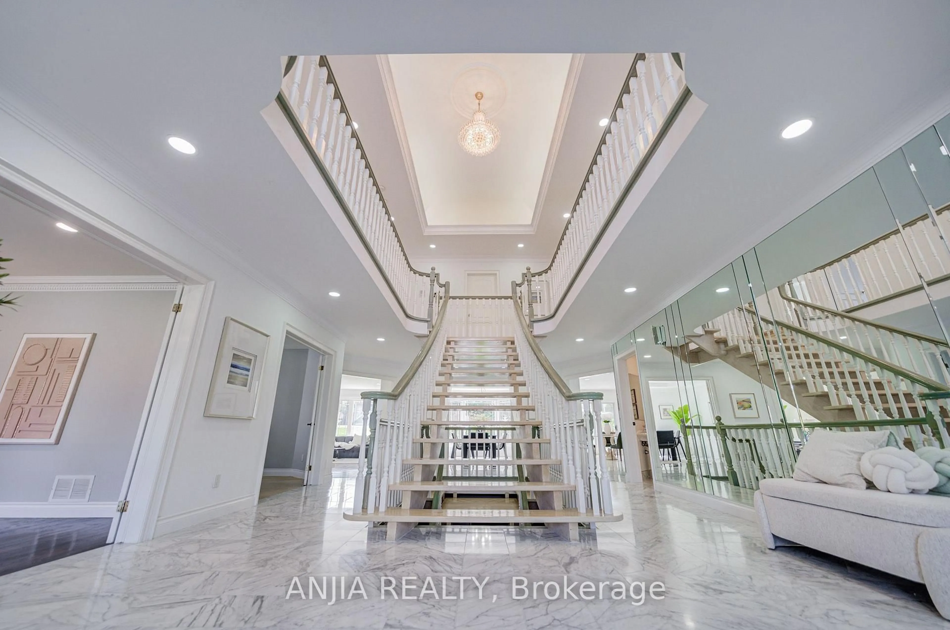 Indoor foyer for 63 Beckenridge Dr, Markham Ontario L3S 2V3