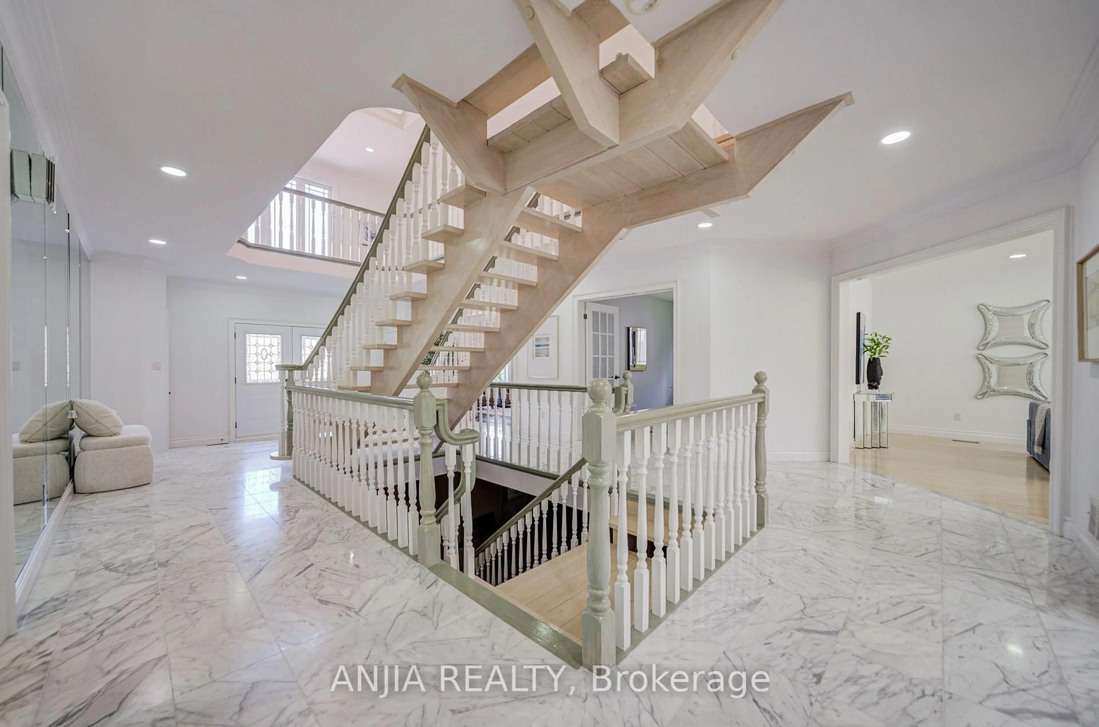Stairs for 63 Beckenridge Dr, Markham Ontario L3S 2V3