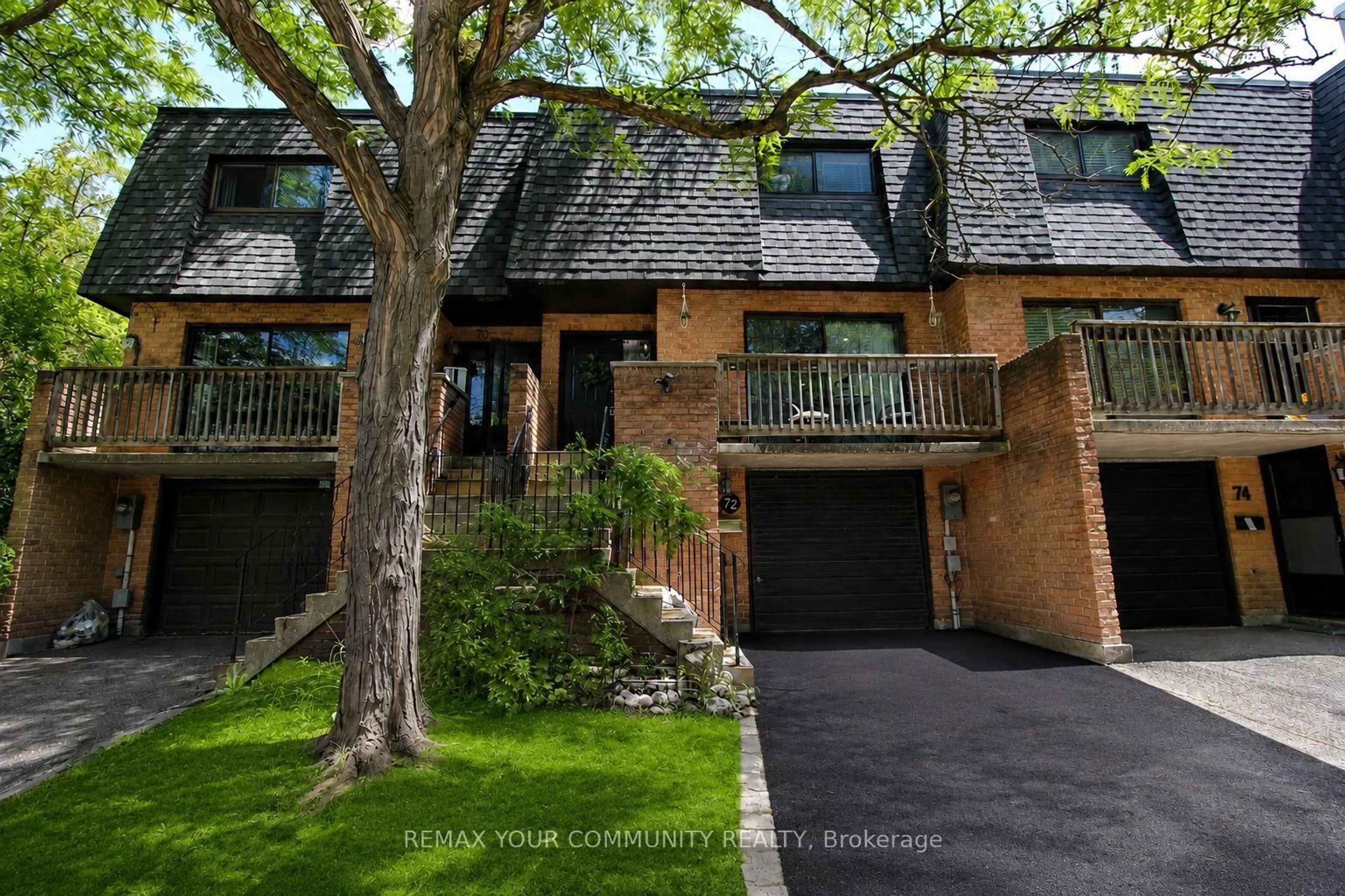 Home with brick exterior material, street for 72 Ashglen Way #16, Markham Ontario L3R 3A7