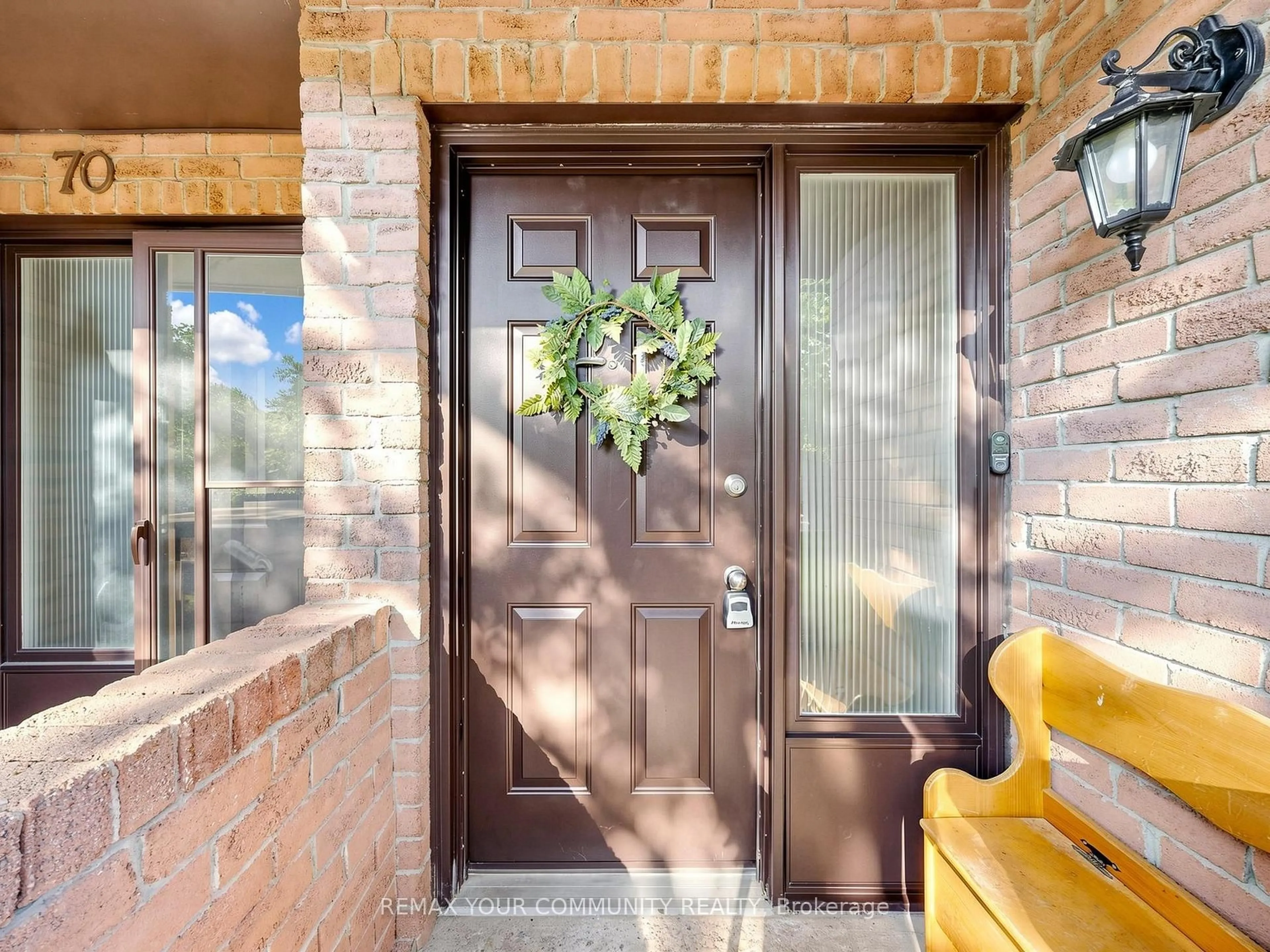 Indoor entryway for 72 Ashglen Way #16, Markham Ontario L3R 3A7
