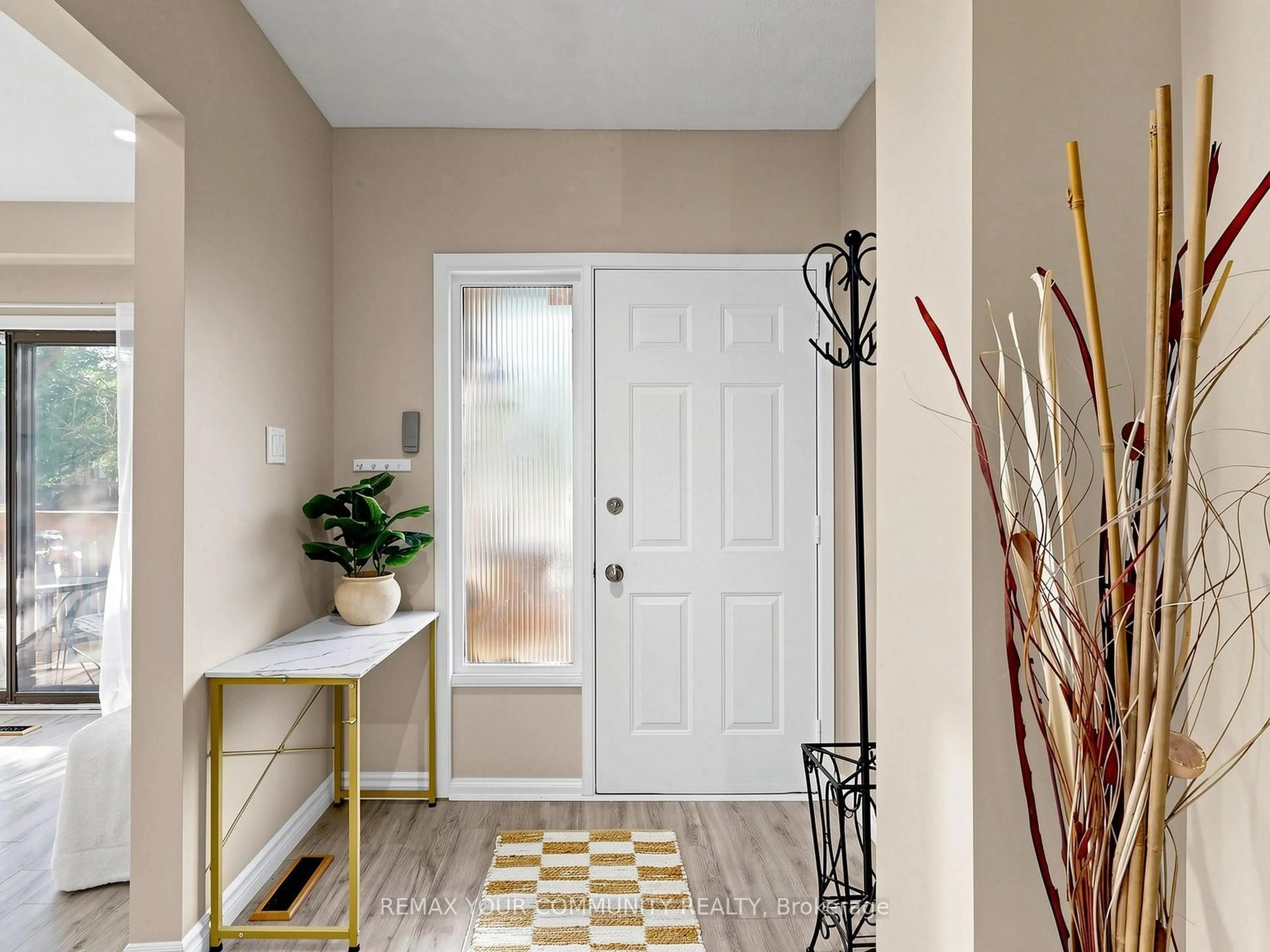 Indoor entryway for 72 Ashglen Way #16, Markham Ontario L3R 3A7