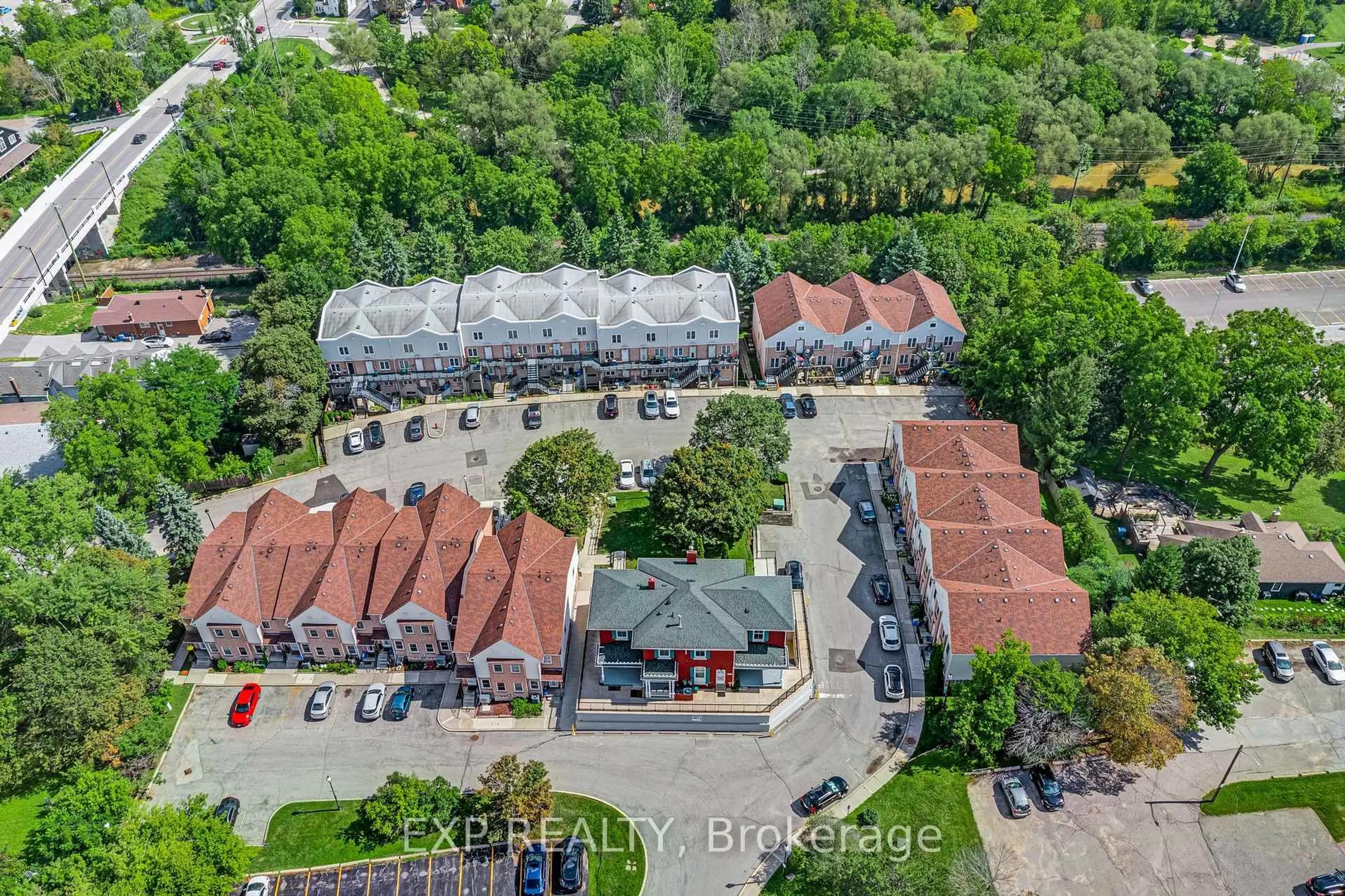 A pic from outside/outdoor area/front of a property/back of a property/a pic from drone, city buildings view from balcony for 115 Main St #28, Newmarket Ontario L3Y 8J2