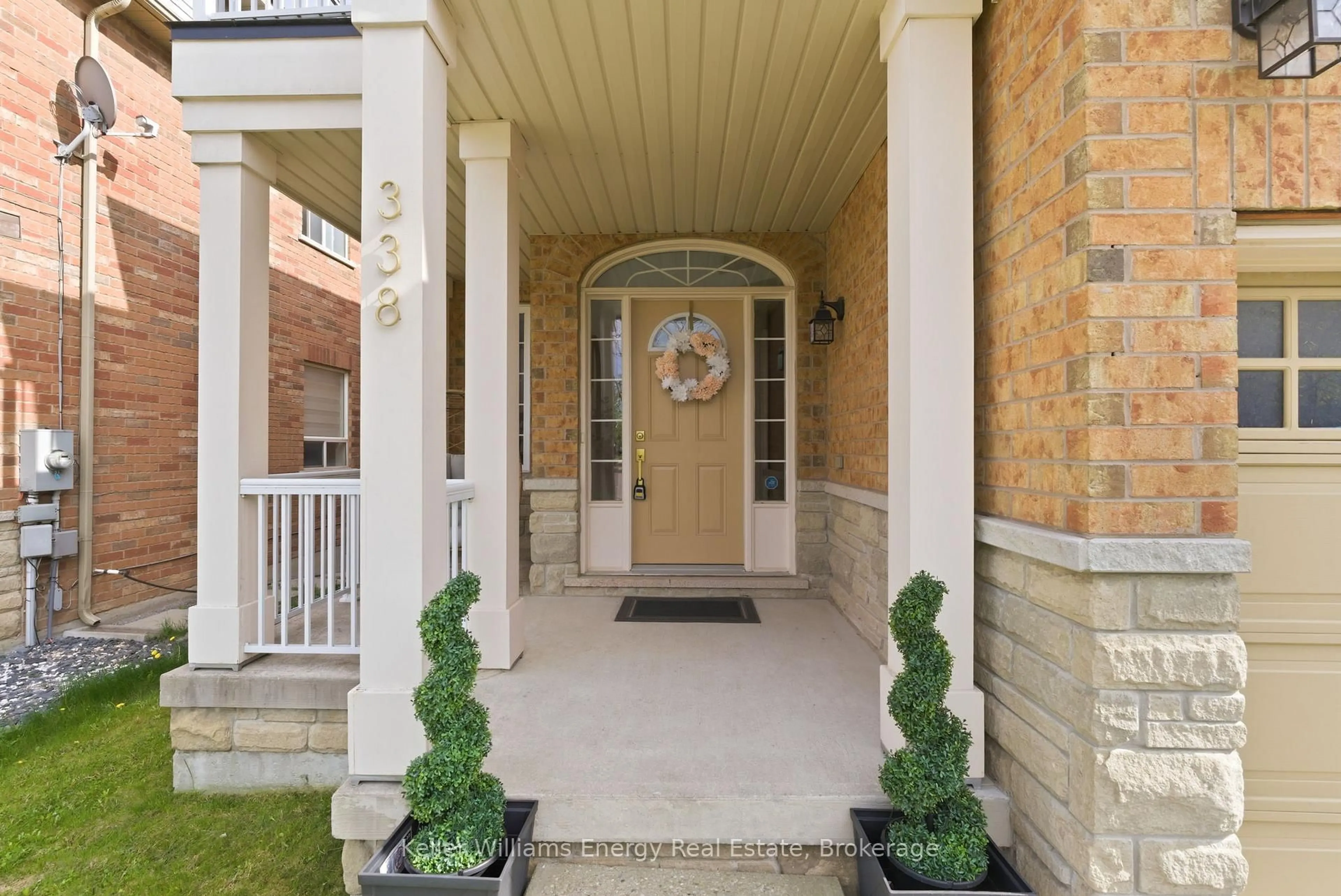 Indoor entryway for 338 Dowson Loop, Newmarket Ontario L3X 3G3