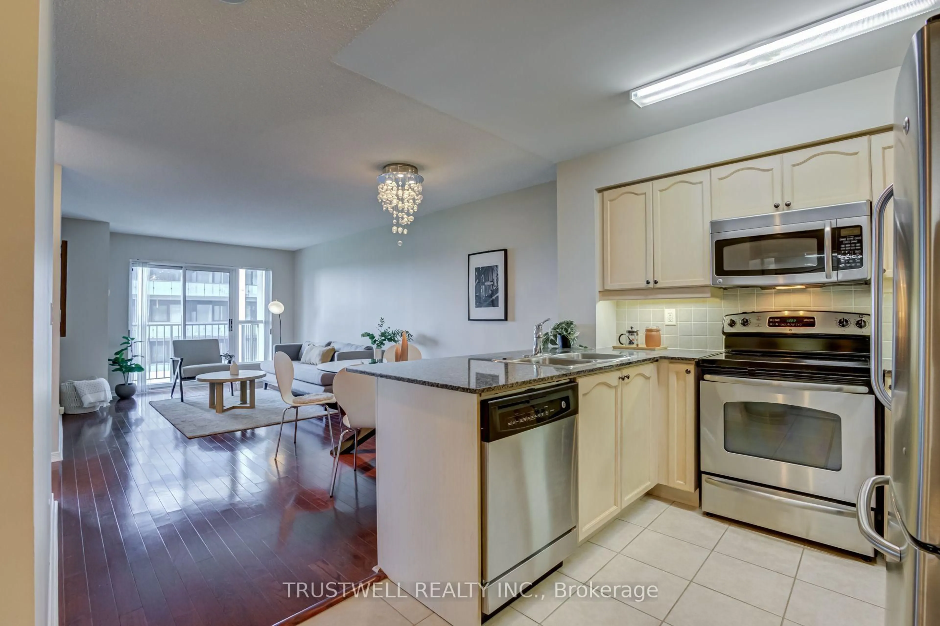 Open concept kitchen, unknown for 185 Oneida Cres #808, Richmond Hill Ontario L4B 0B1